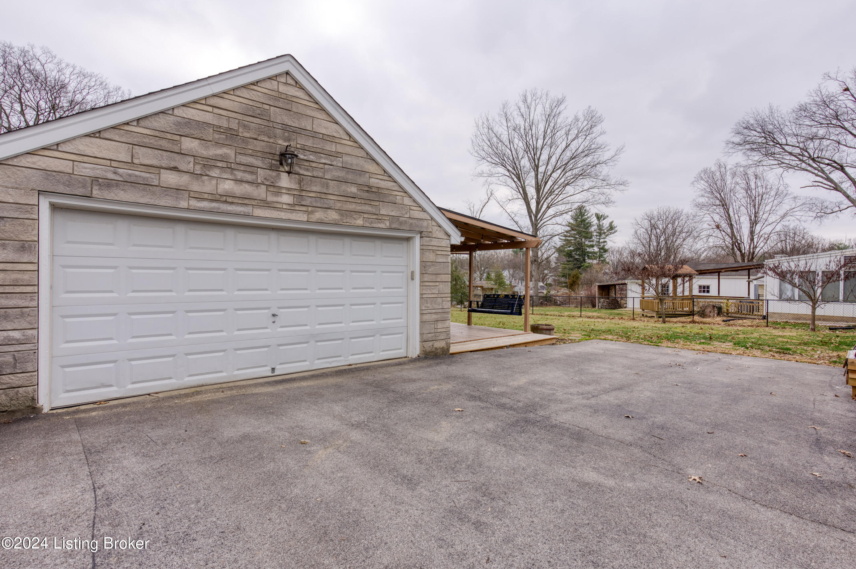 11708 Herrick Ln