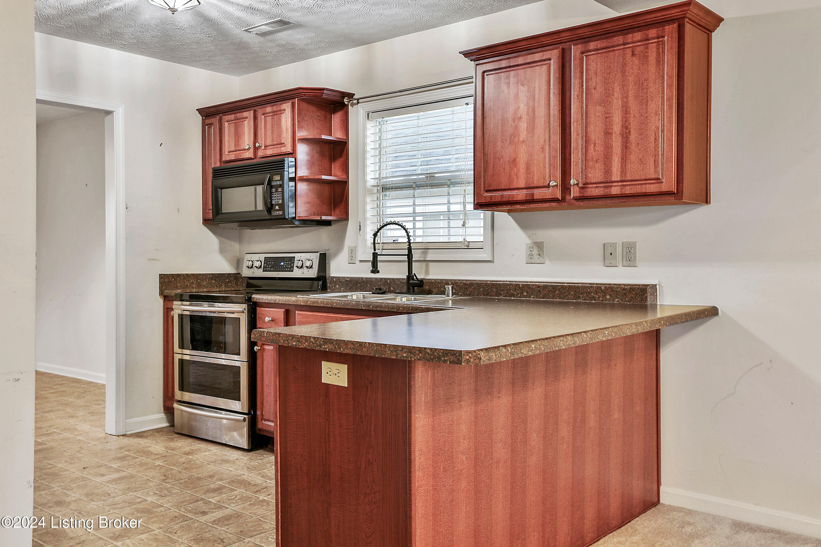 5269 Dobson Ln
