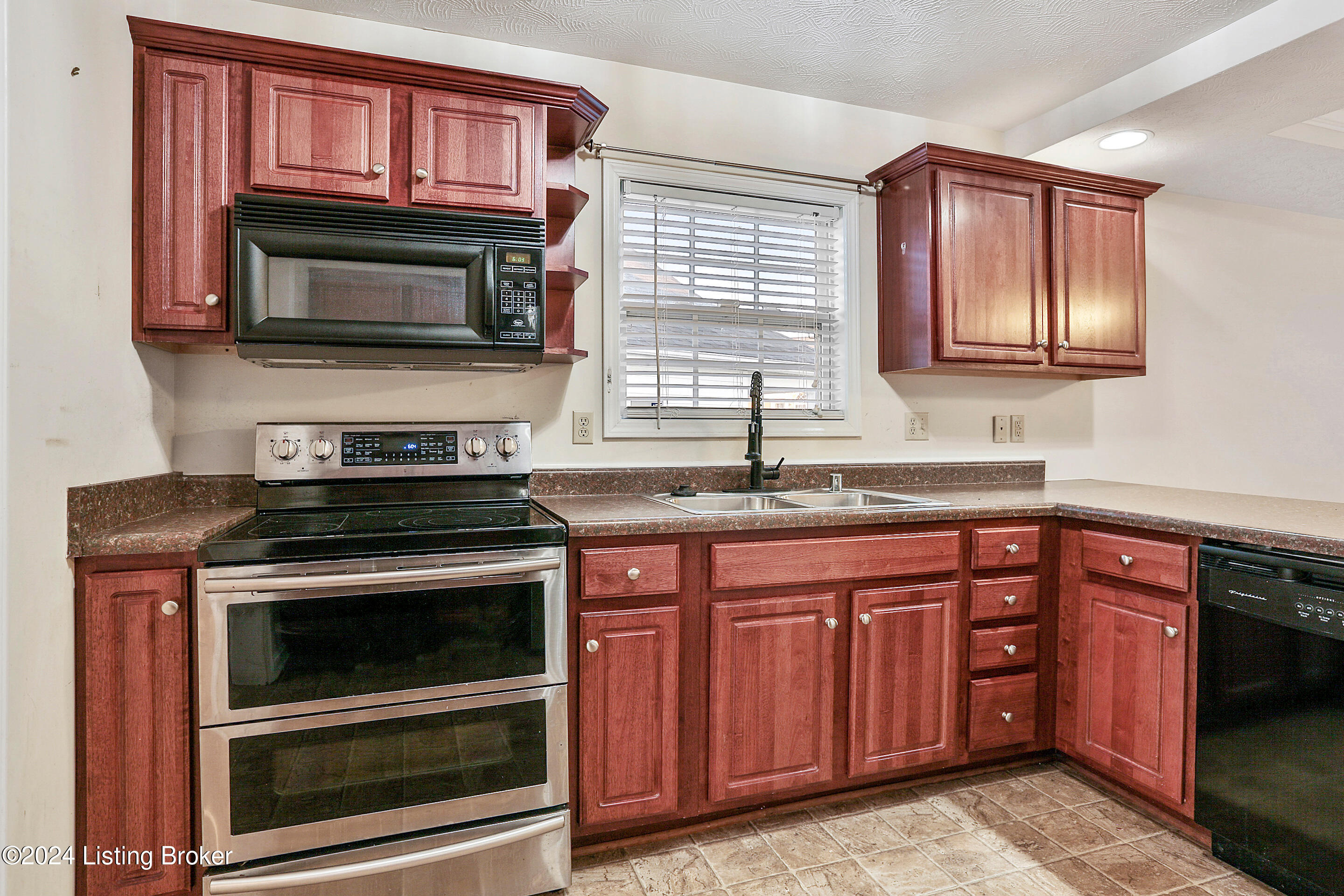 5269 Dobson Ln