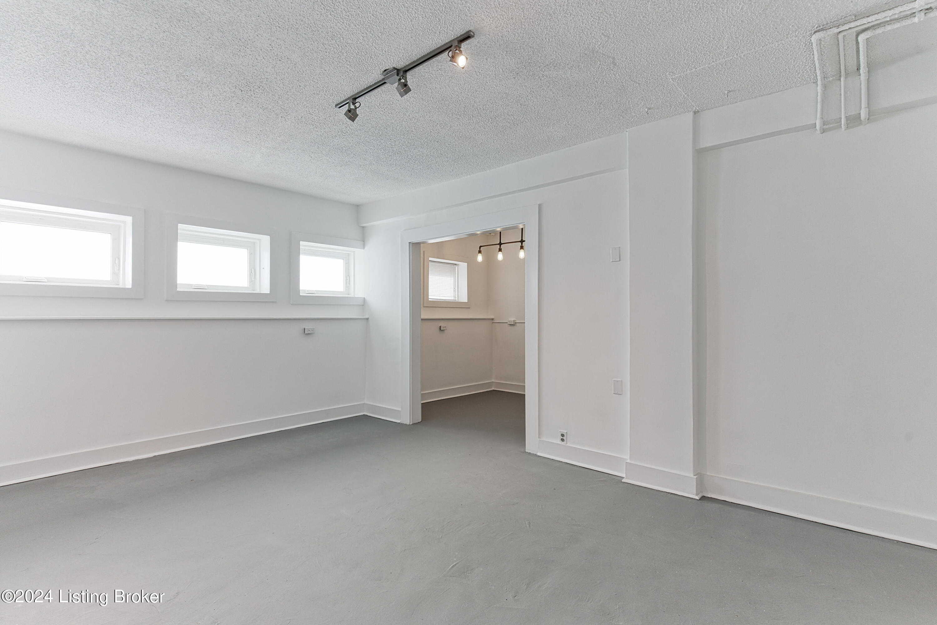 1360 Eastern Pkwy, 19