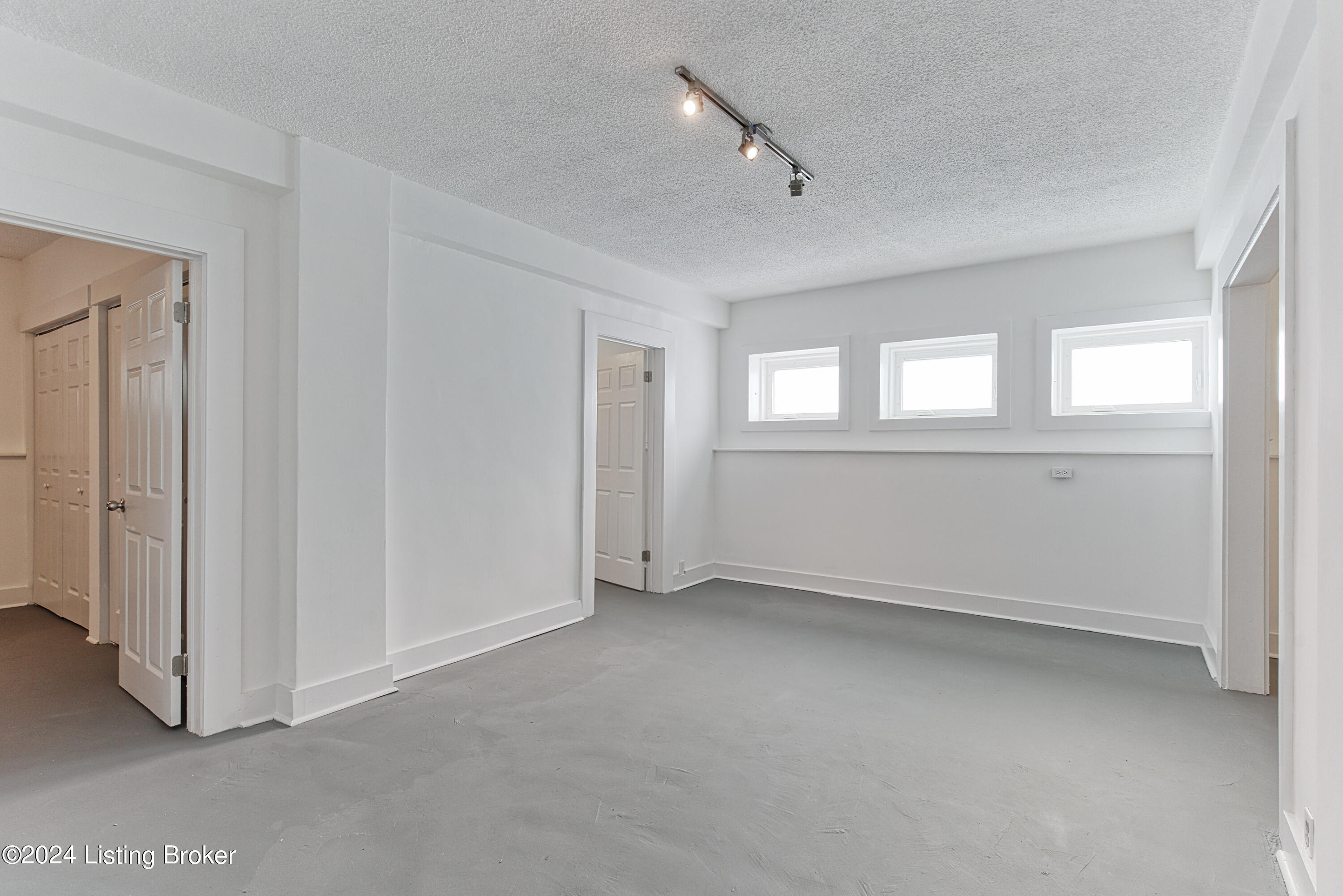 1360 Eastern Pkwy, 19