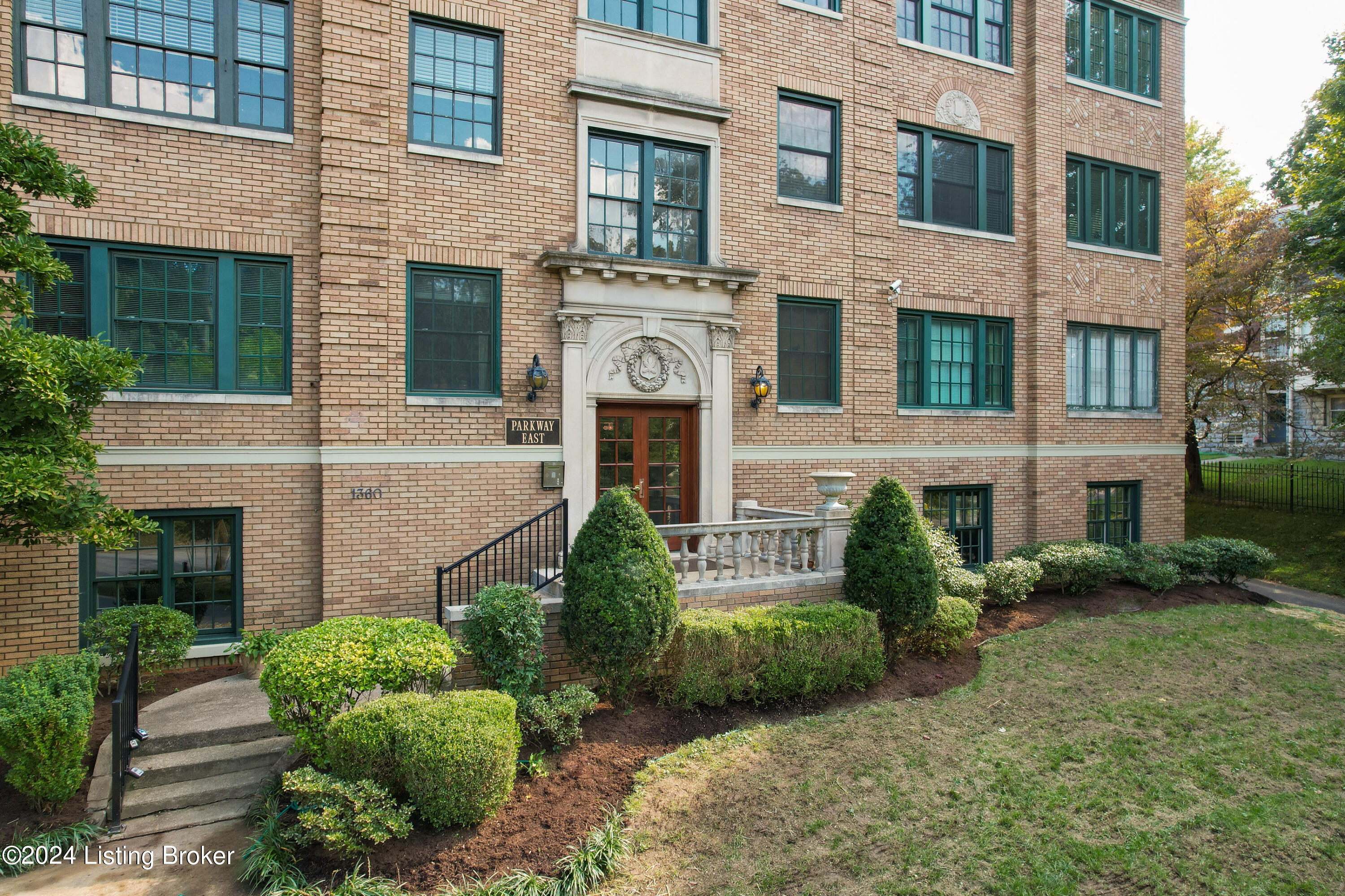 1360 Eastern Pkwy, 19