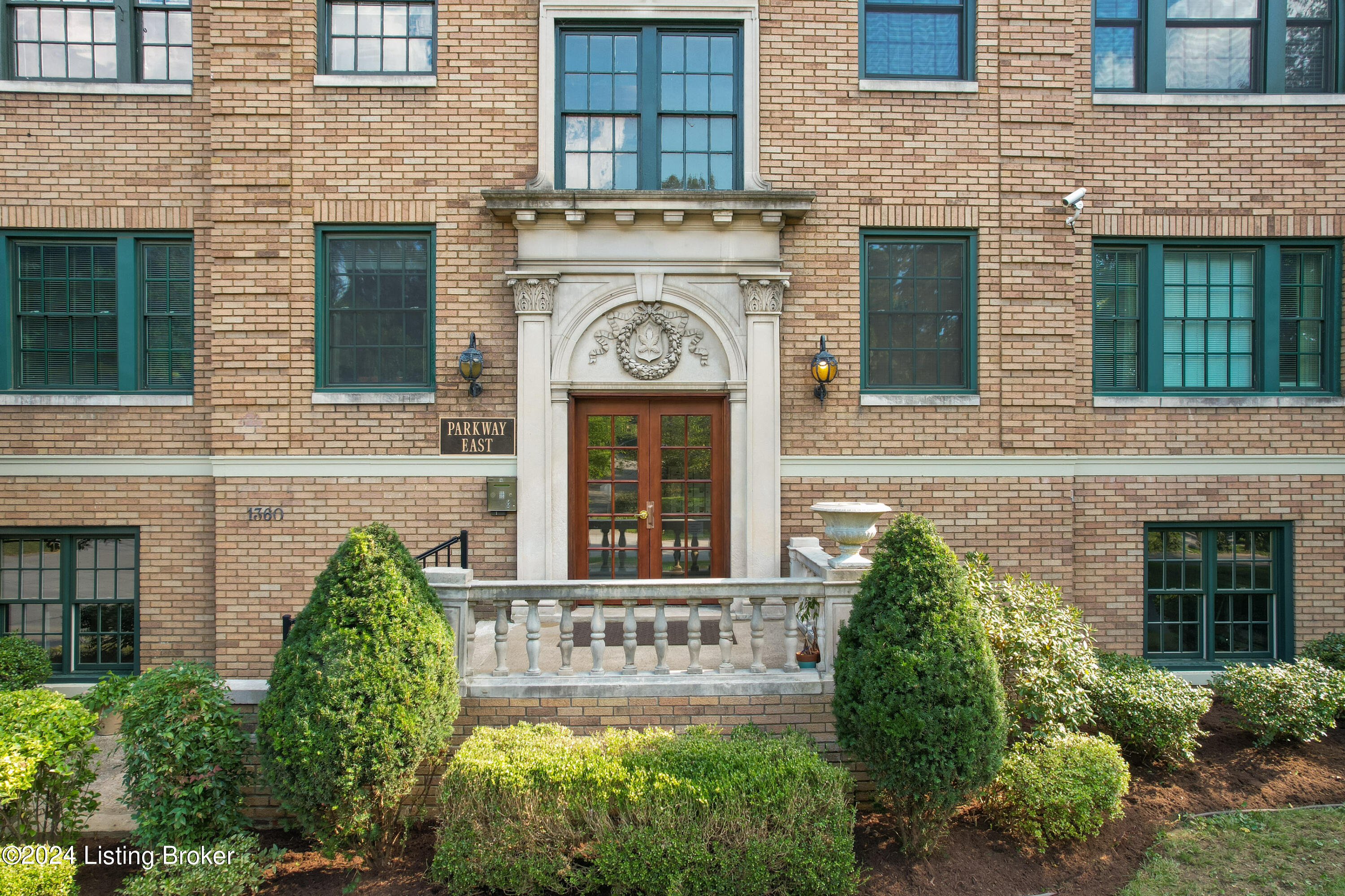 1360 Eastern Pkwy, 19