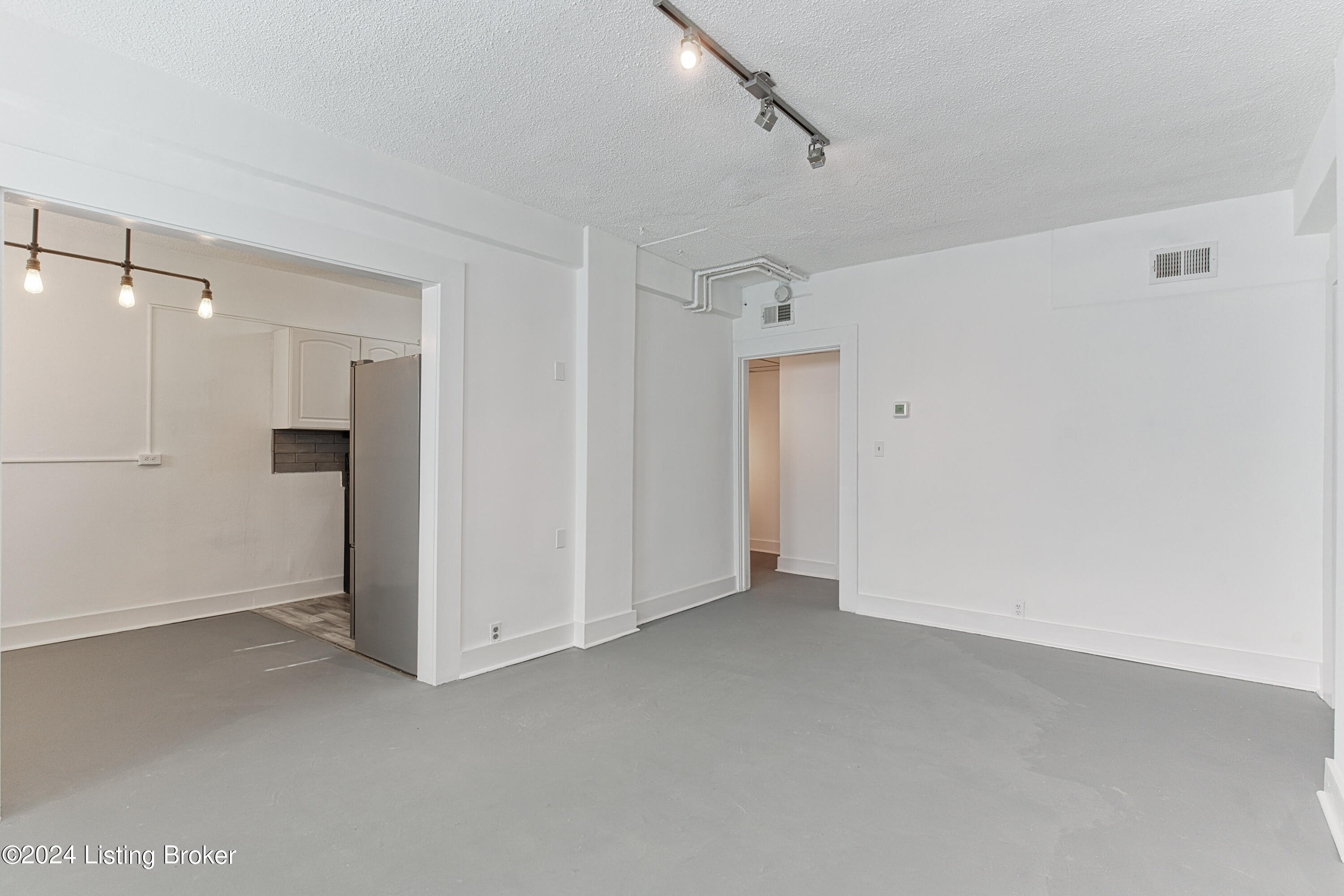 1360 Eastern Pkwy, 19