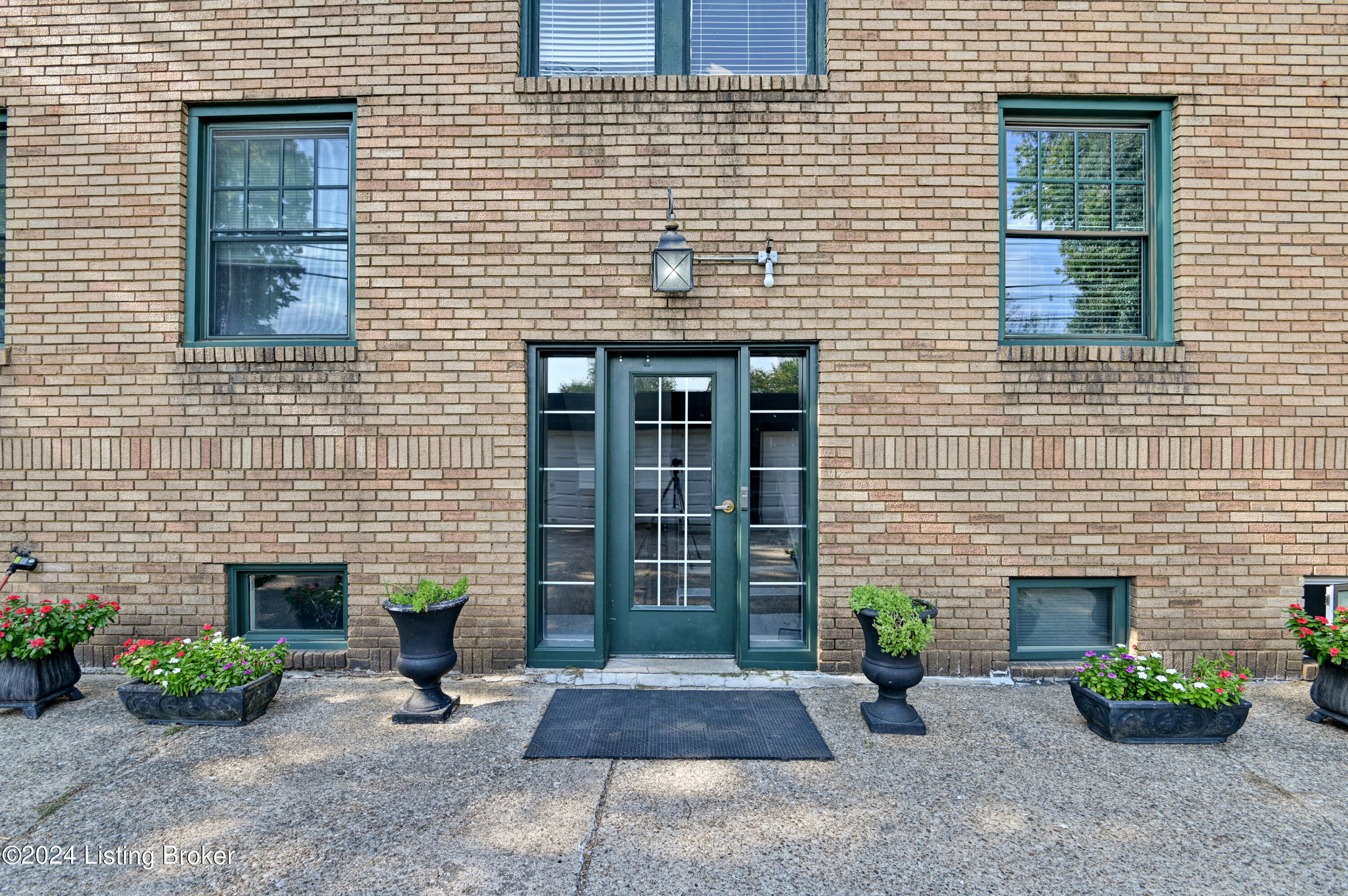 1360 Eastern Pkwy, 19