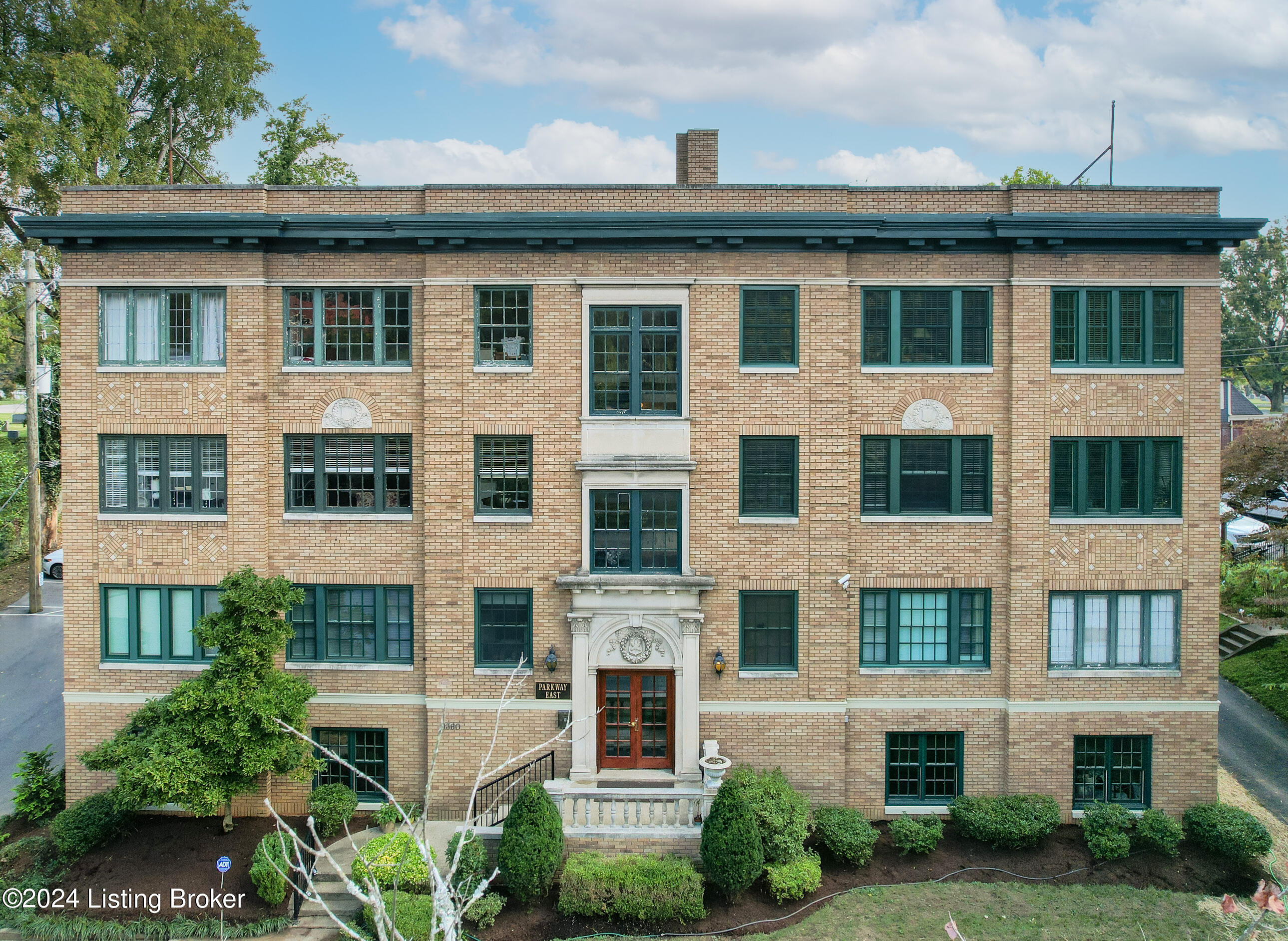1360 Eastern Pkwy, 19
