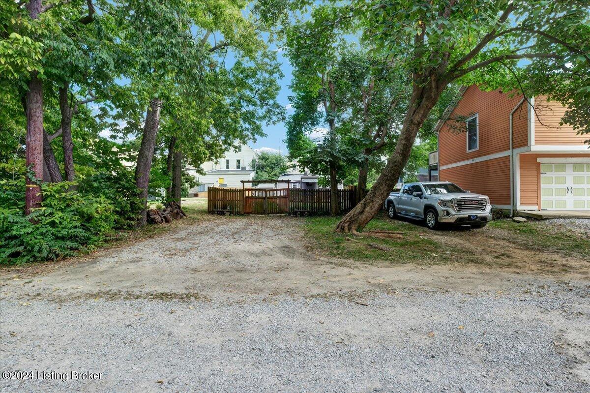 1621 Story Ave