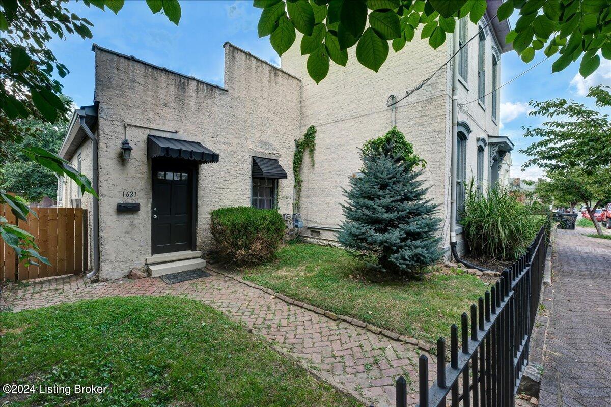 1621 Story Ave