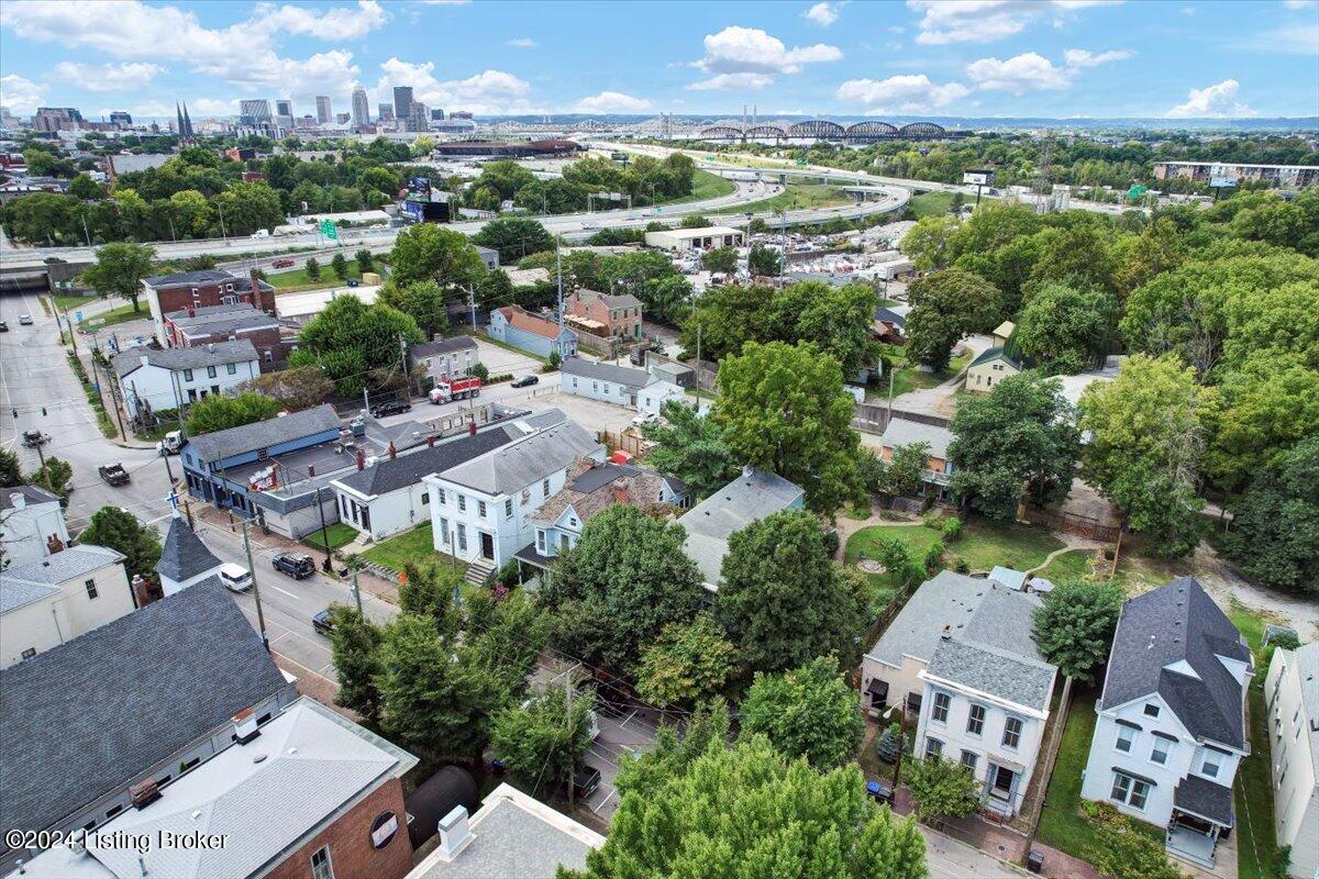 1621 Story Ave