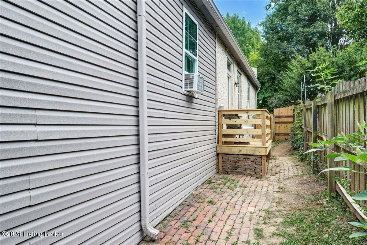 1621 Story Ave