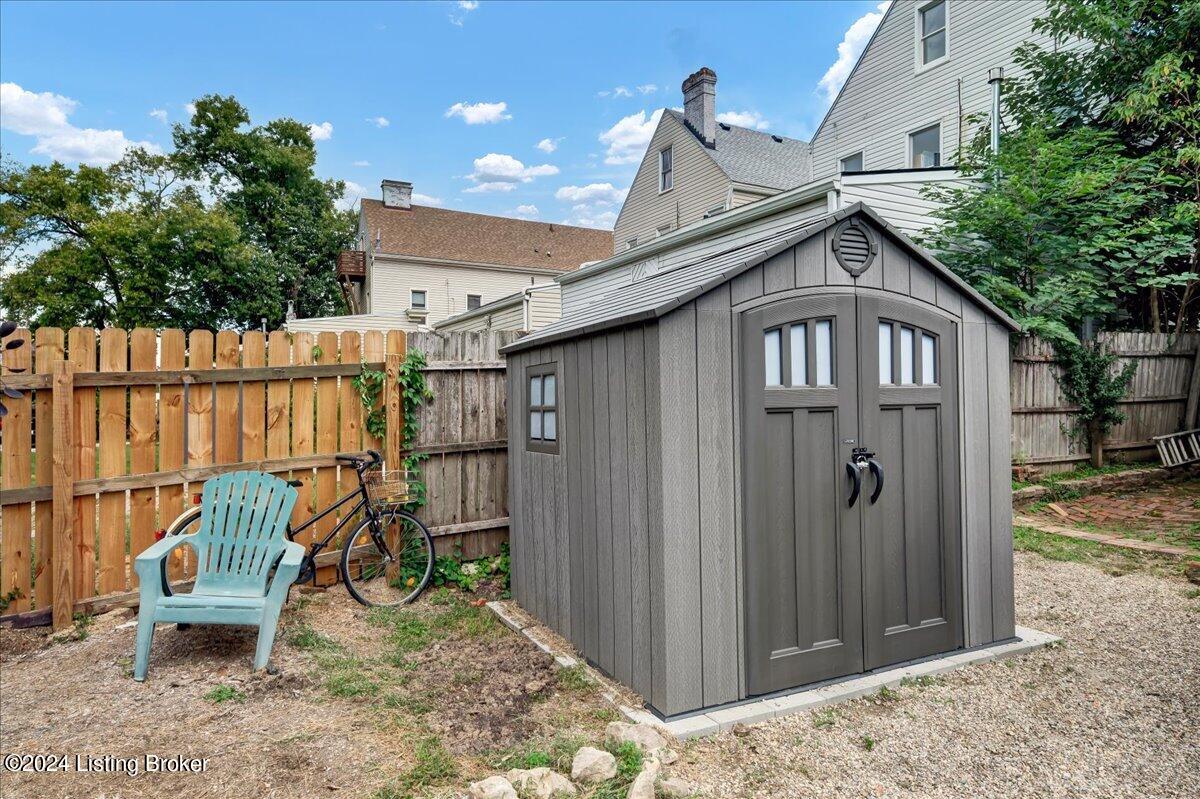1621 Story Ave
