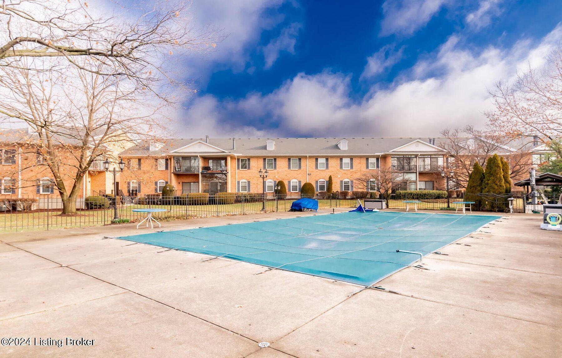 1612 Gardiner Ln, 115