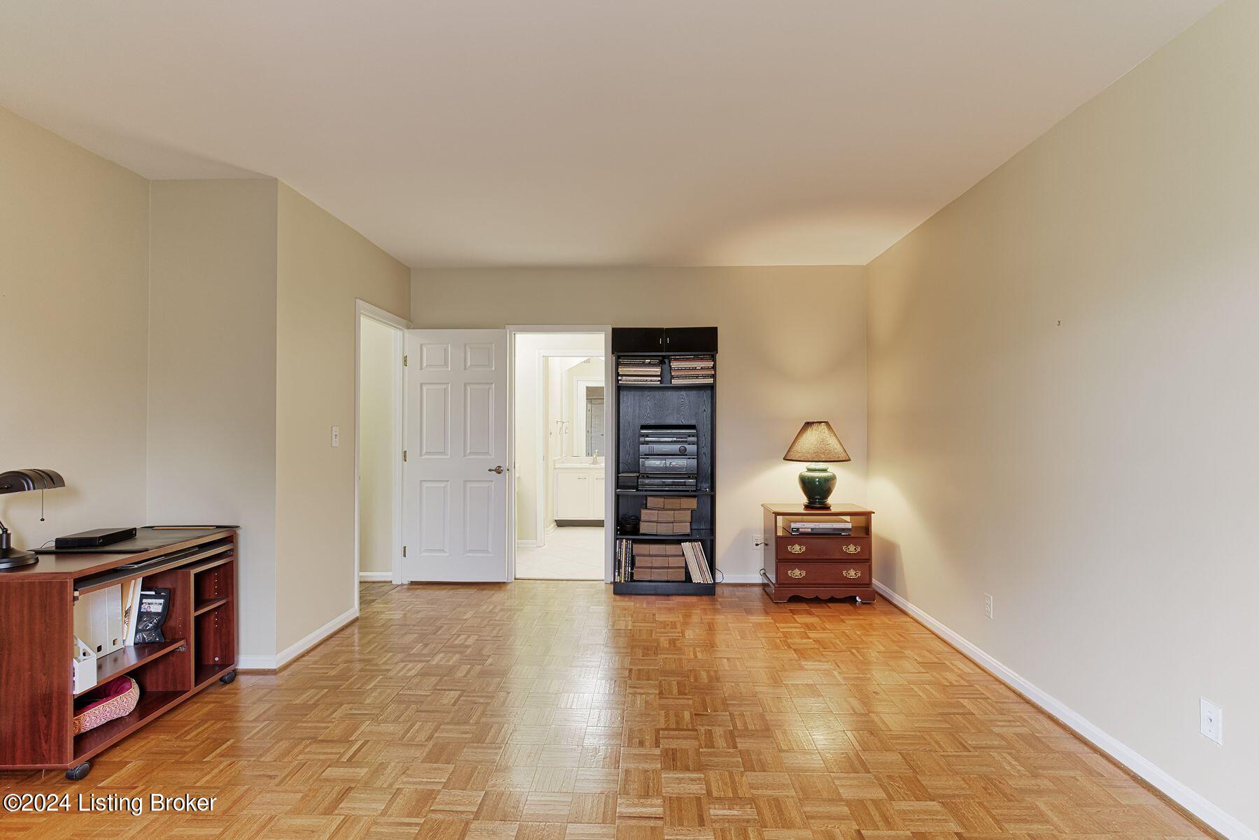1612 Gardiner Ln, 115