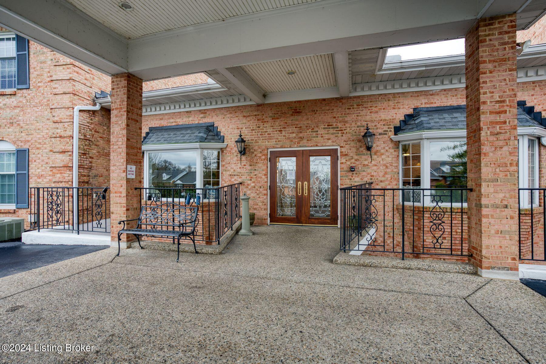 1612 Gardiner Ln, 115