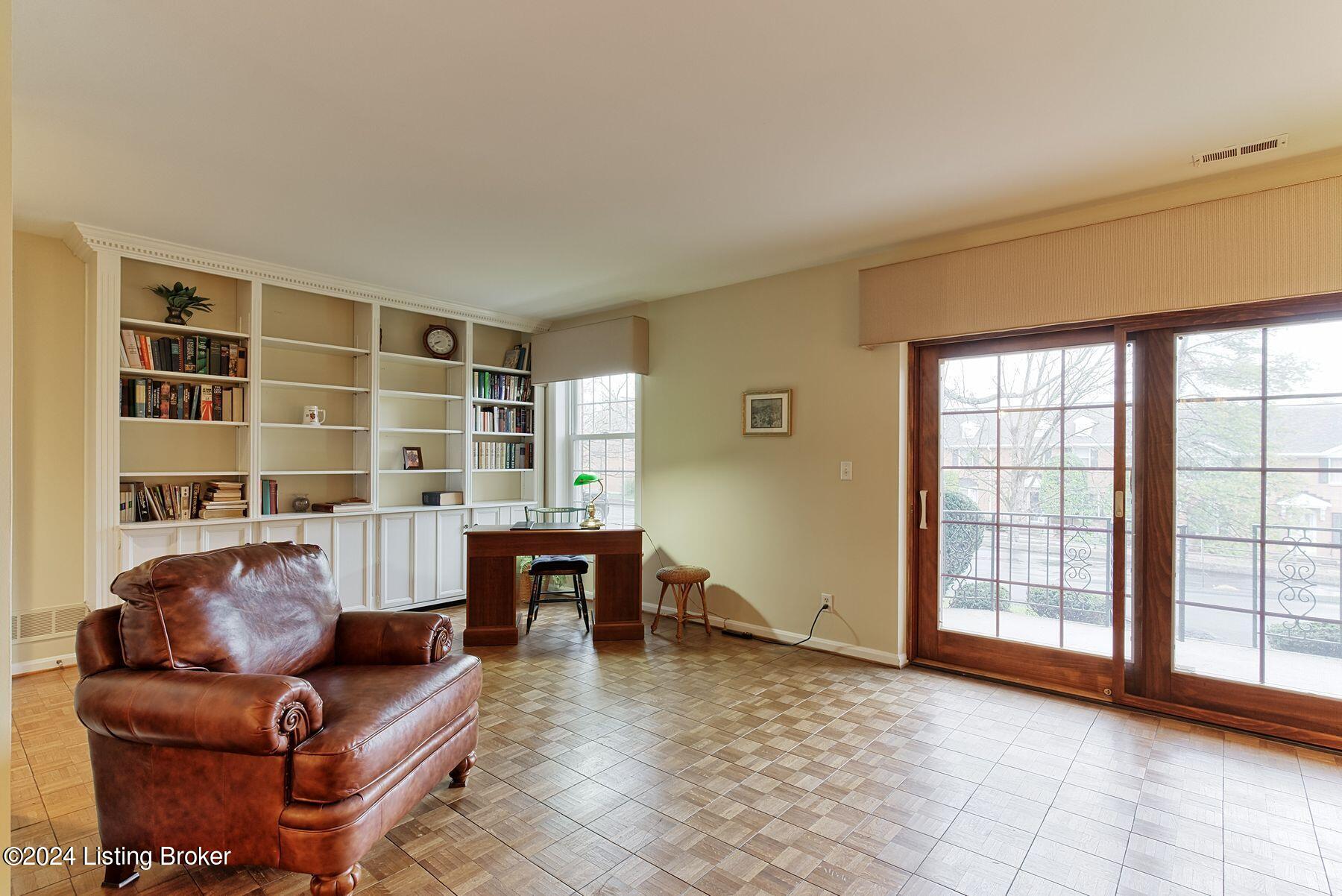 1612 Gardiner Ln, 115