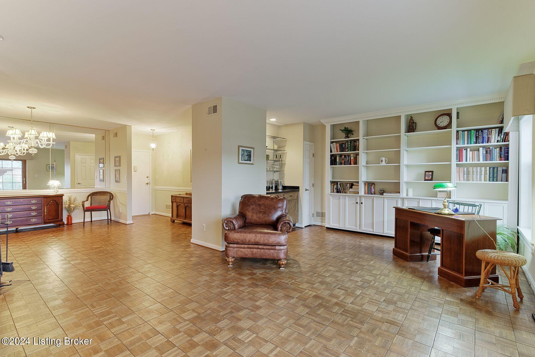 1612 Gardiner Ln, 115