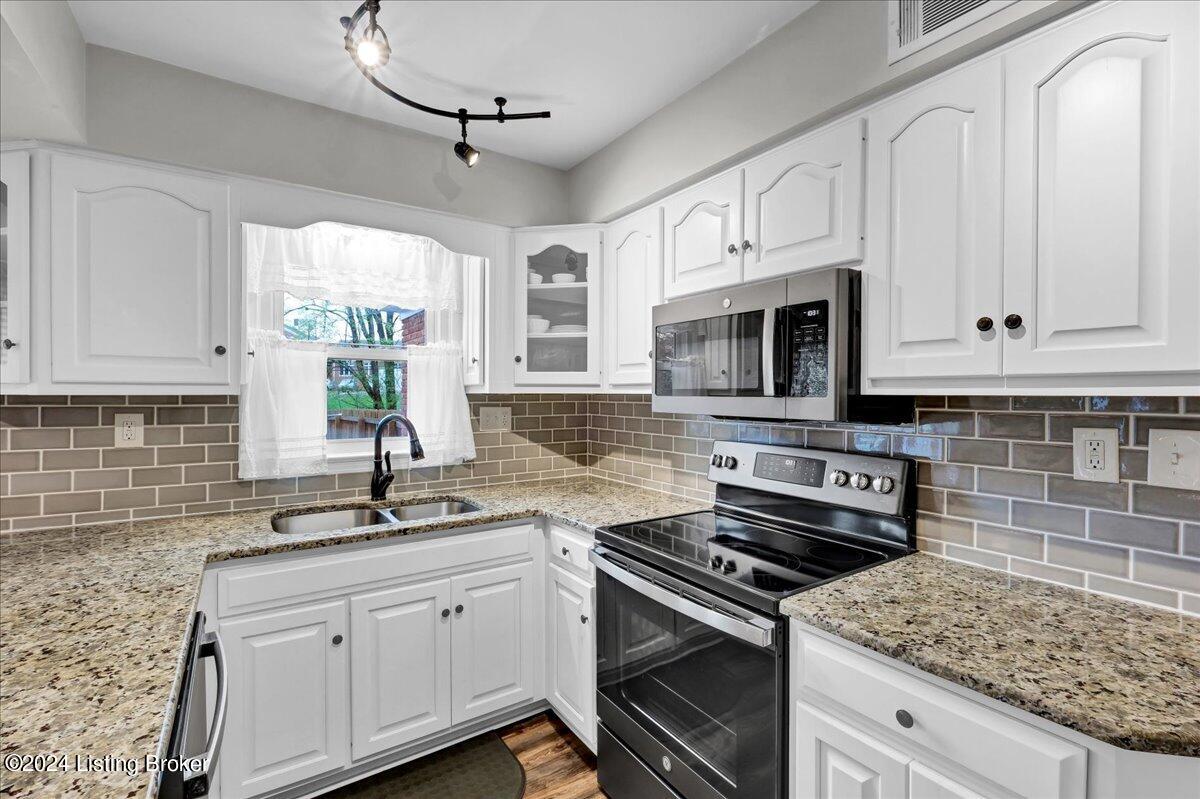 206 Stillwood Ct