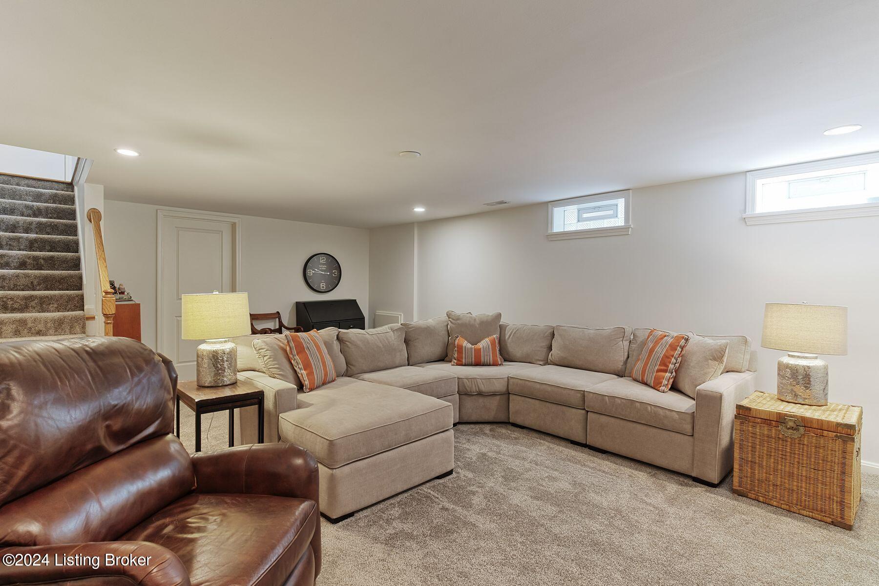 2402 Medbury Ct