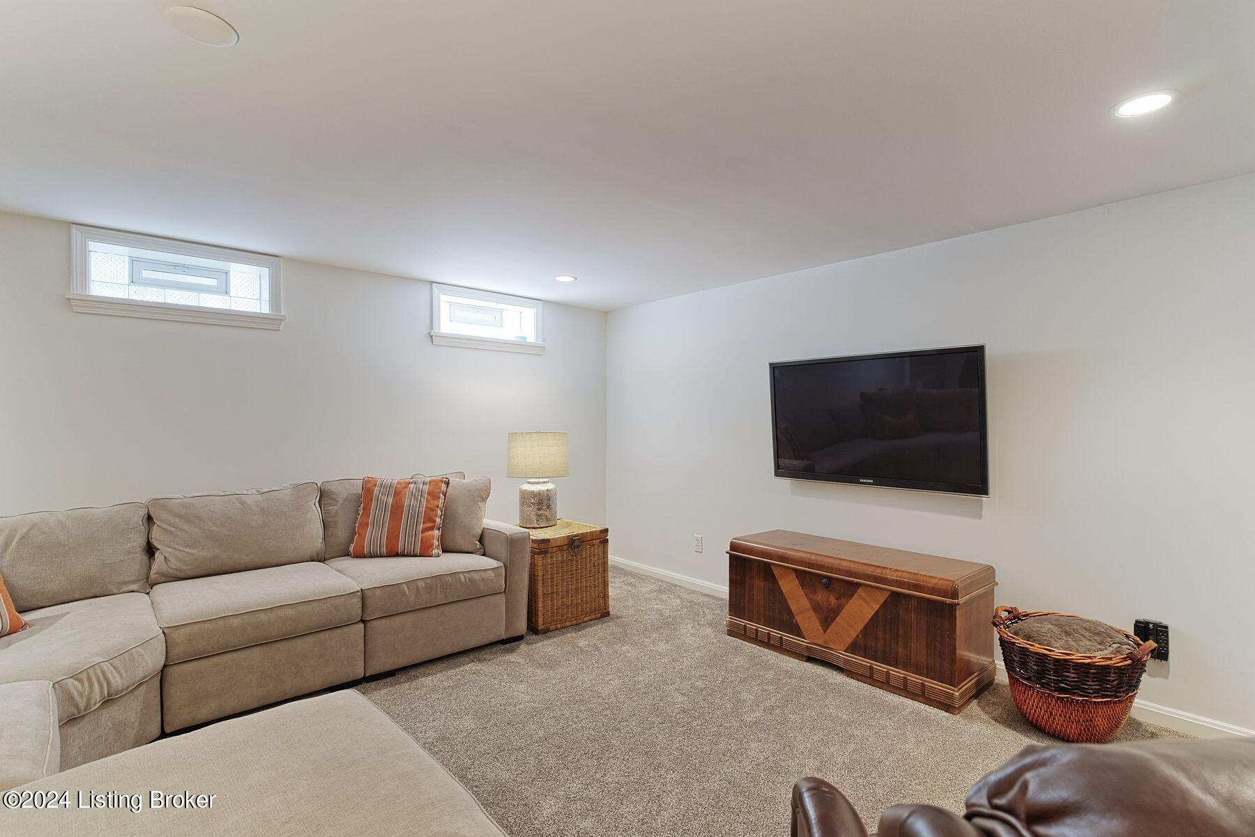 2402 Medbury Ct