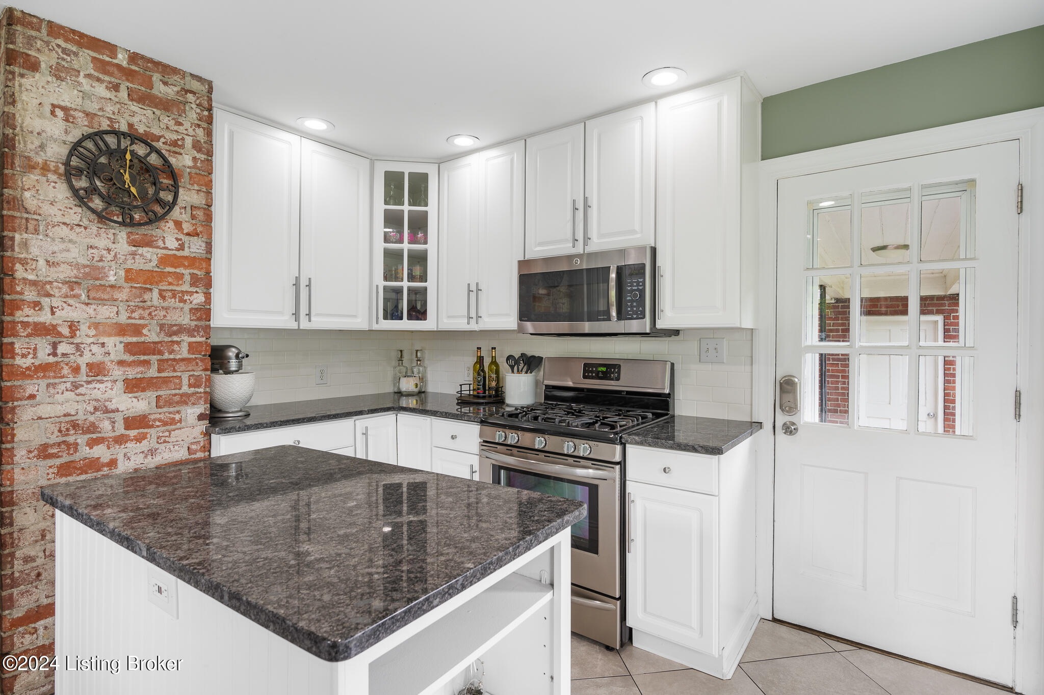 105 N Chadwick Rd