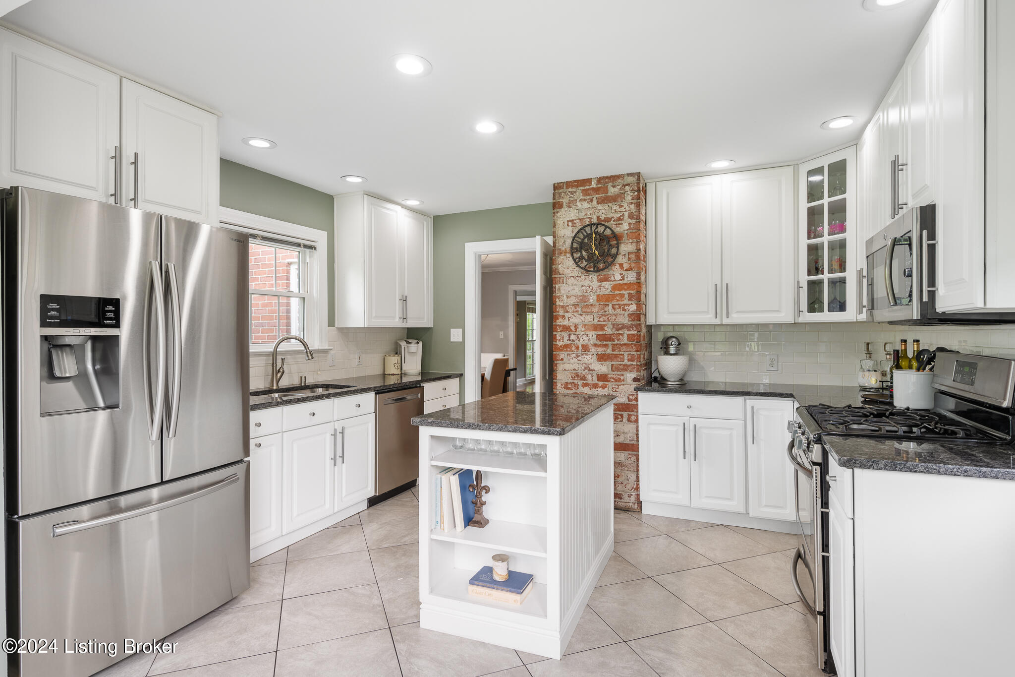 105 N Chadwick Rd