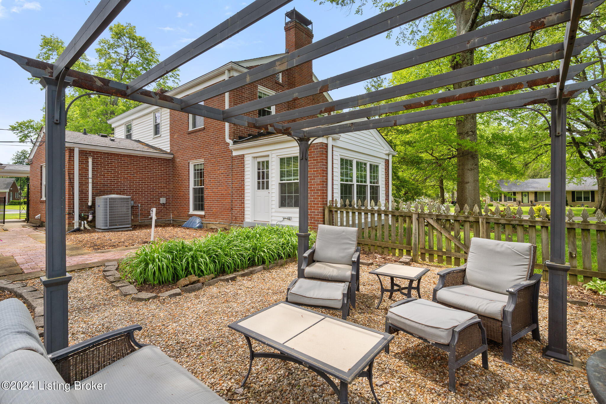 105 N Chadwick Rd