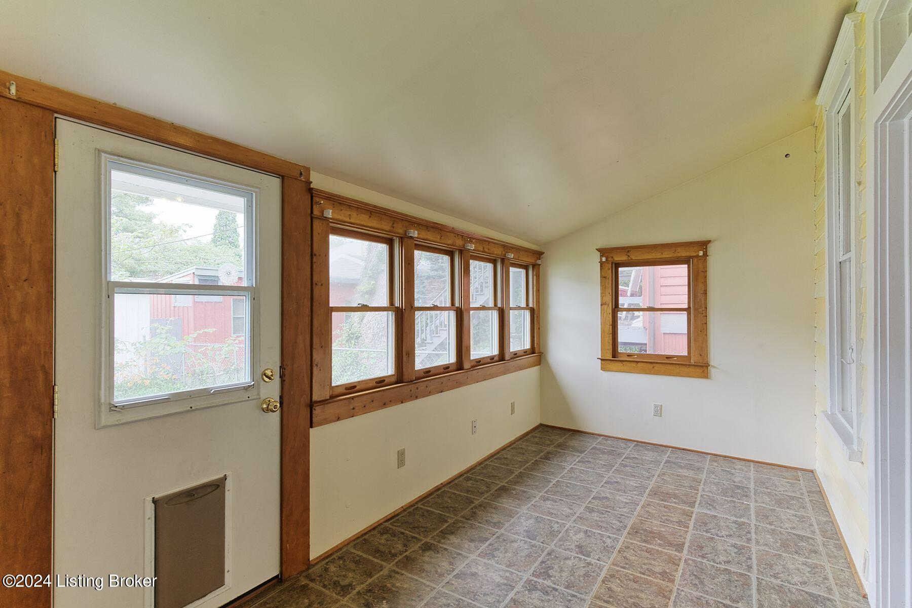 2021 Sherwood Ave