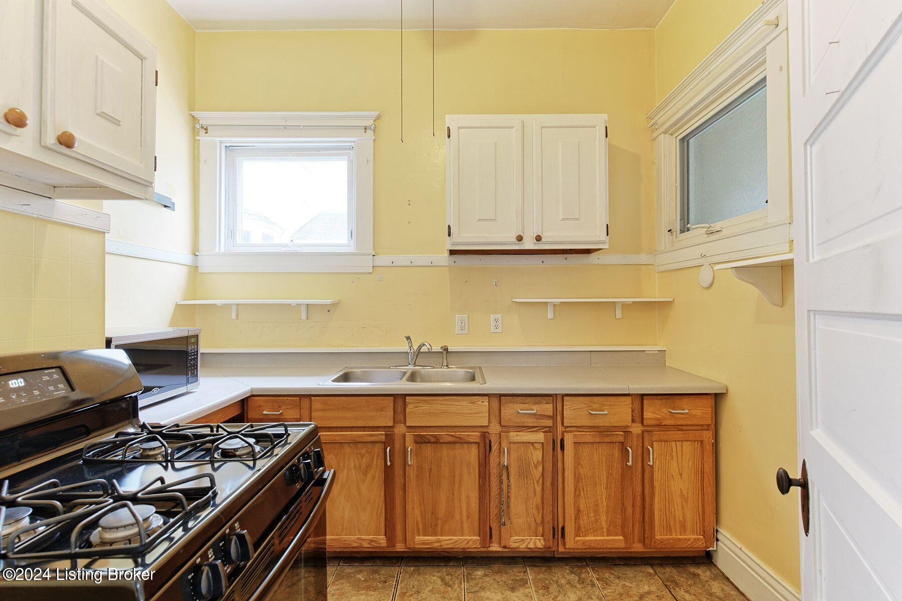 2021 Sherwood Ave