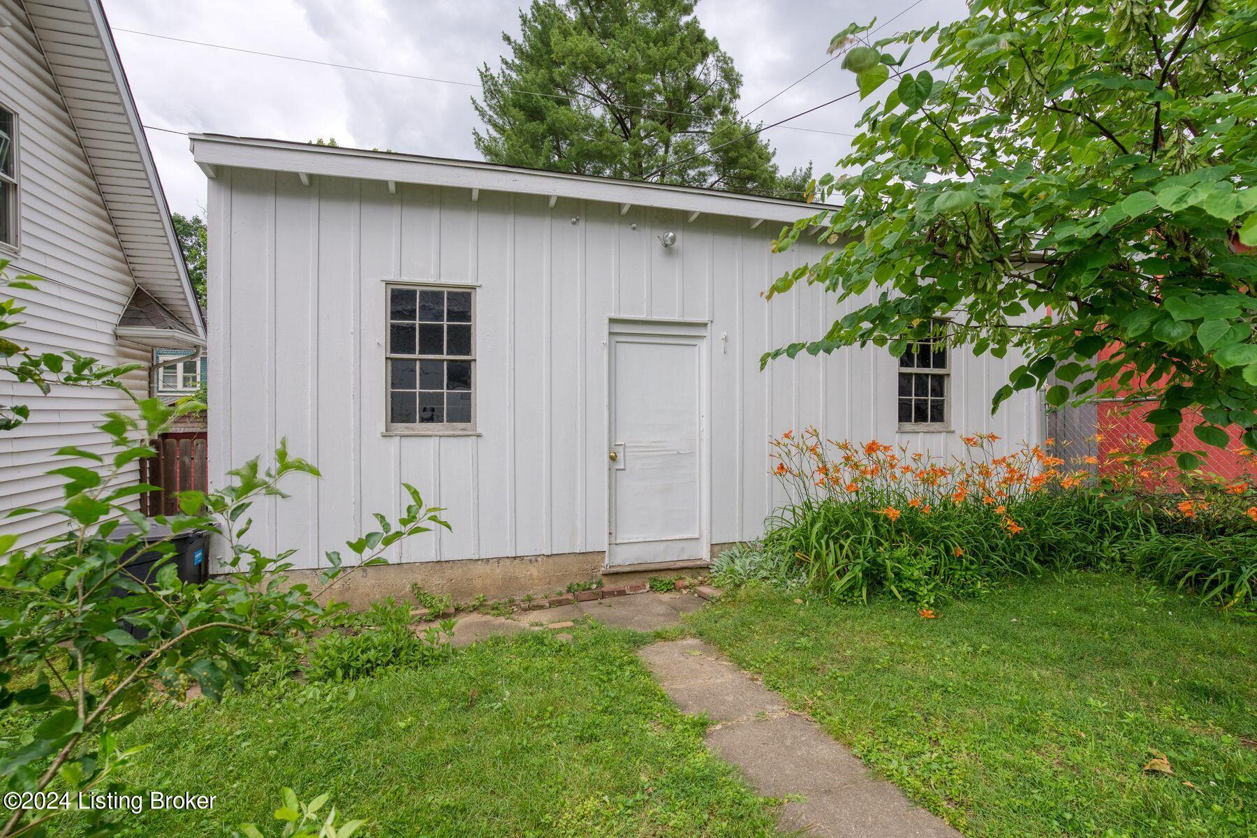 2021 Sherwood Ave