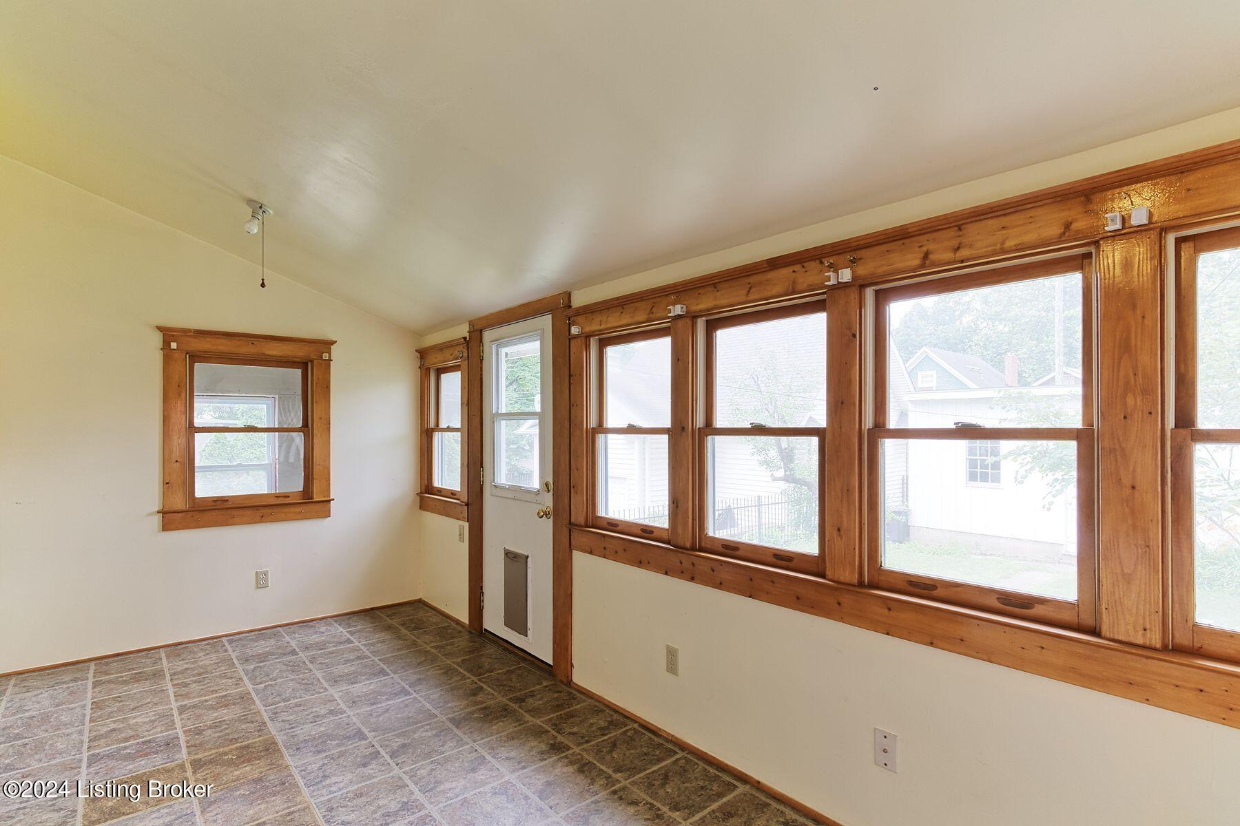 2021 Sherwood Ave