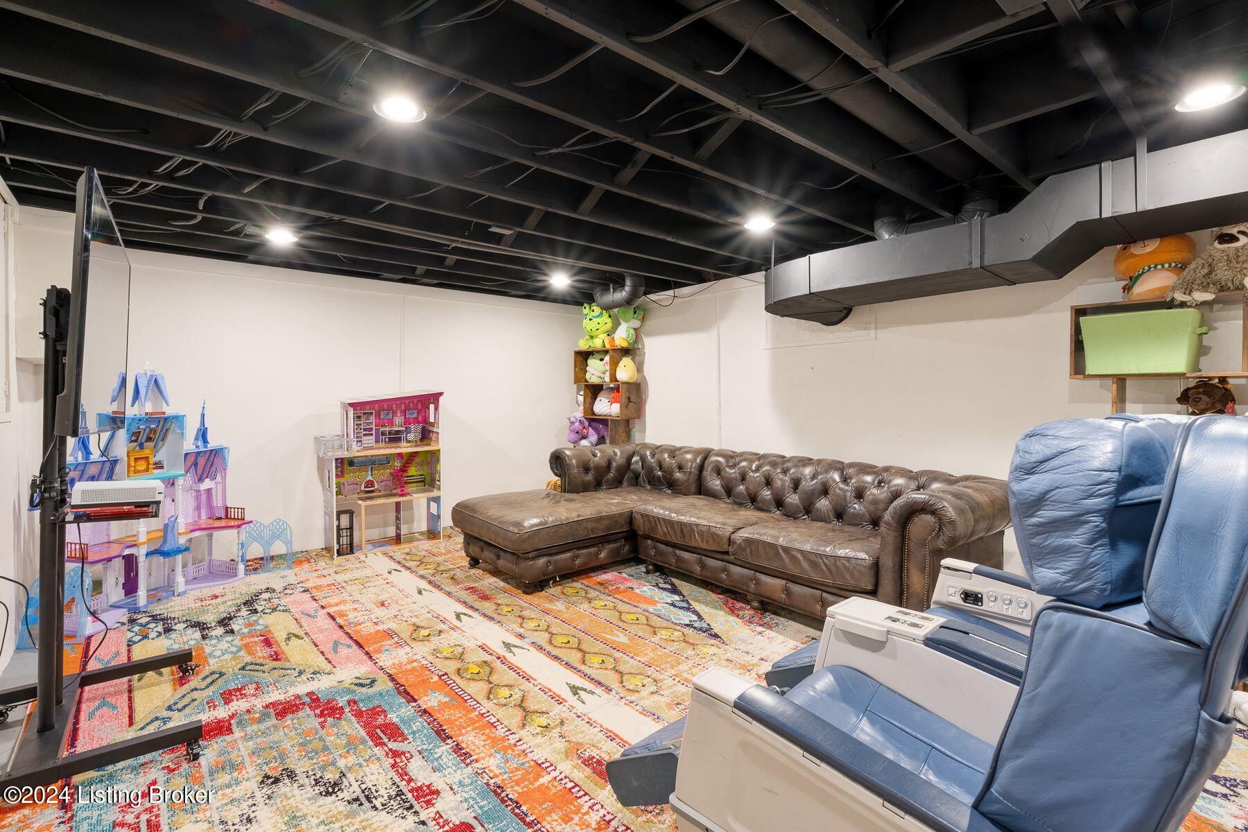 1209 Maple Ln