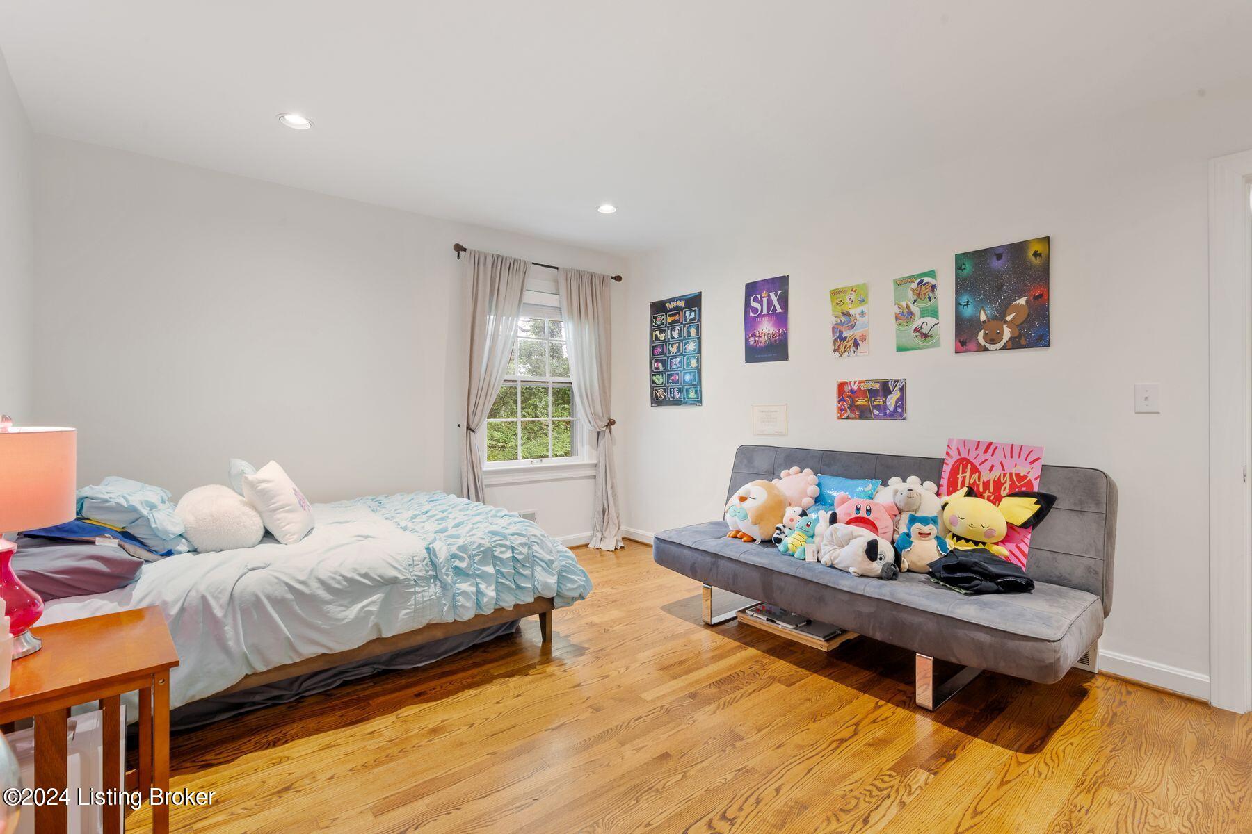 1209 Maple Ln