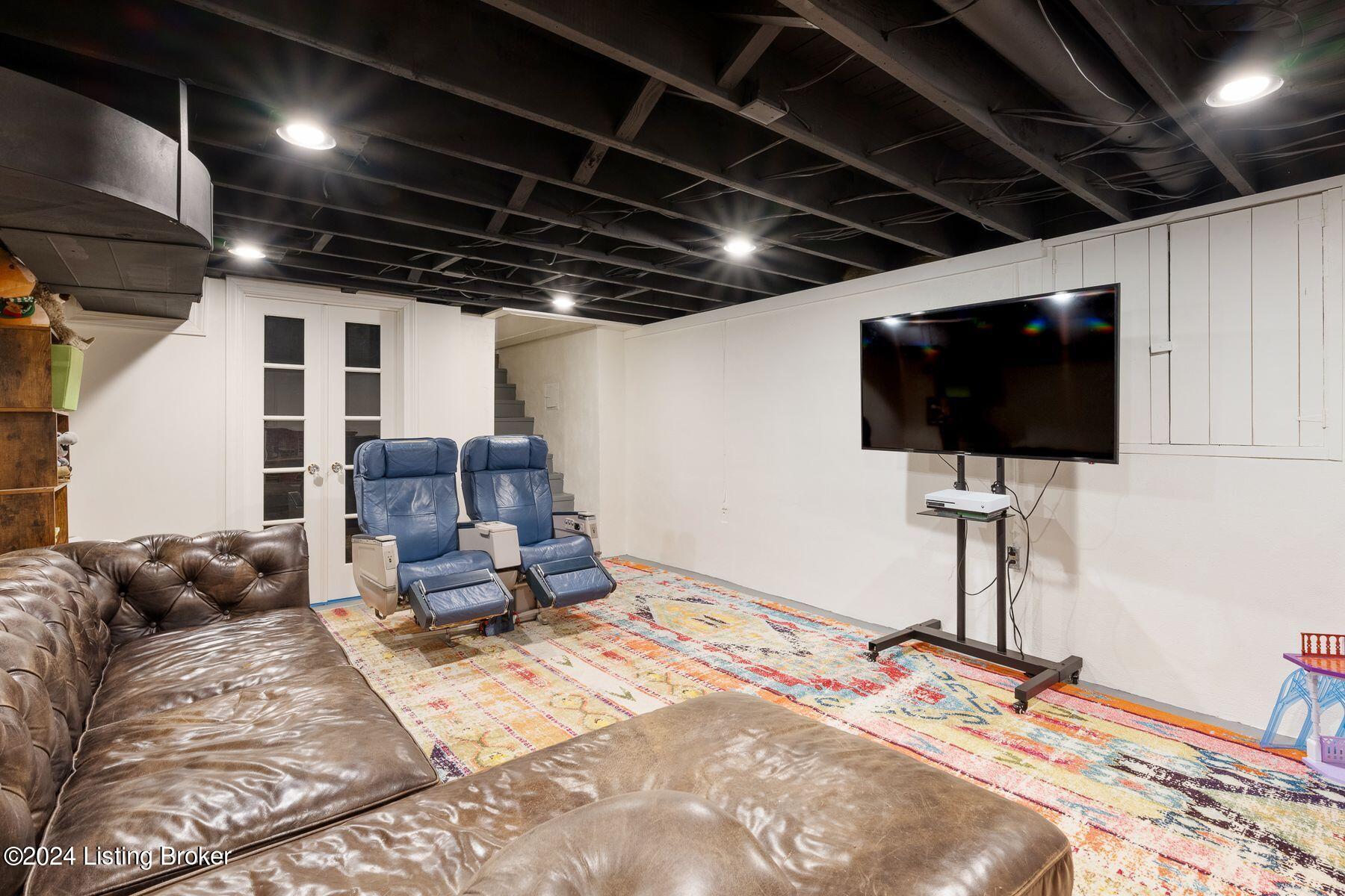 1209 Maple Ln