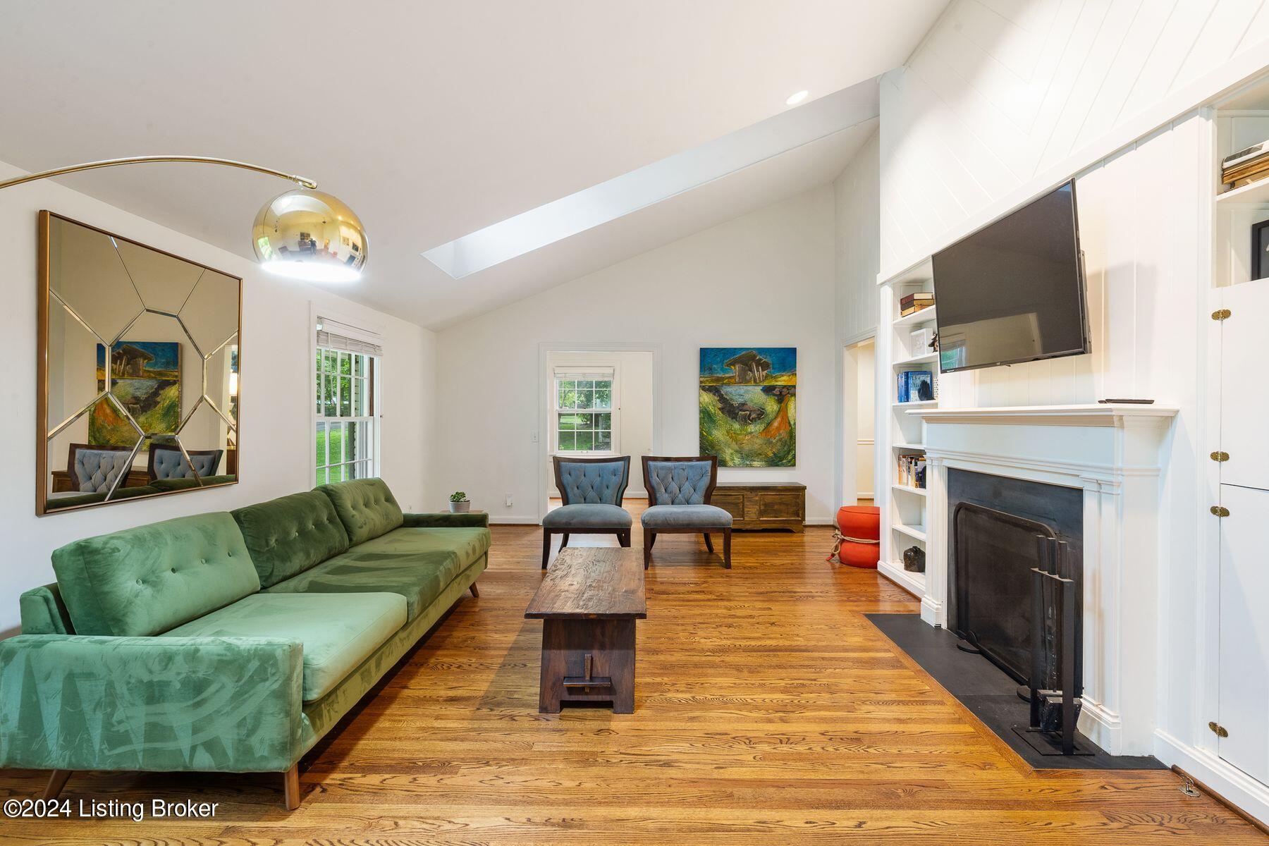 1209 Maple Ln