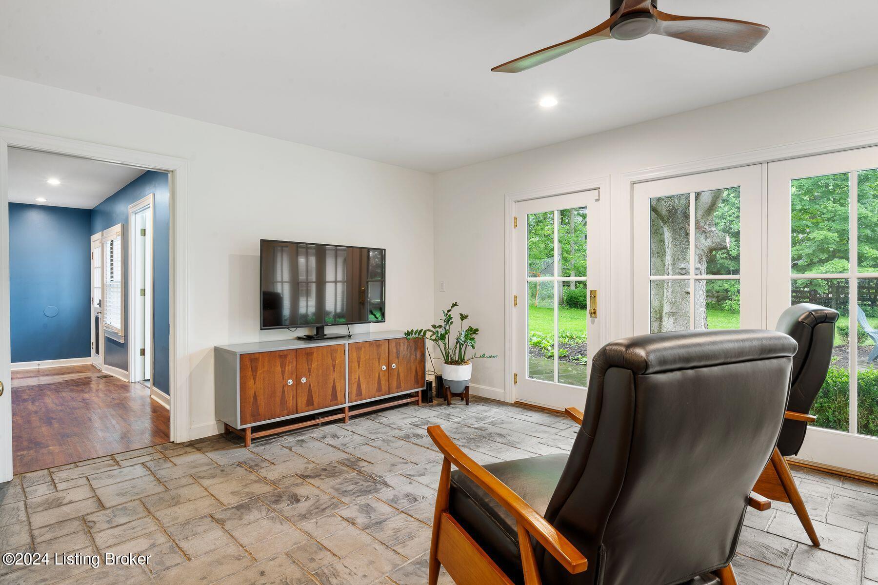 1209 Maple Ln