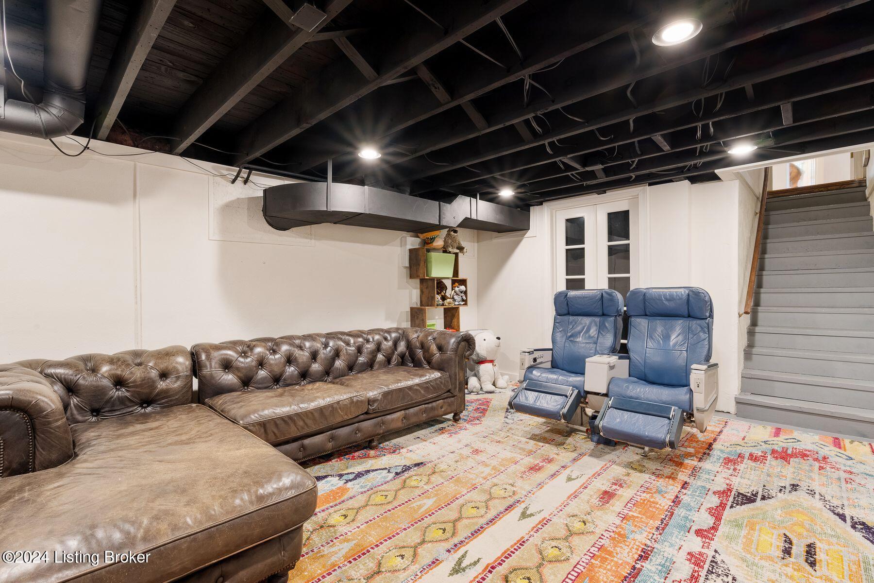 1209 Maple Ln