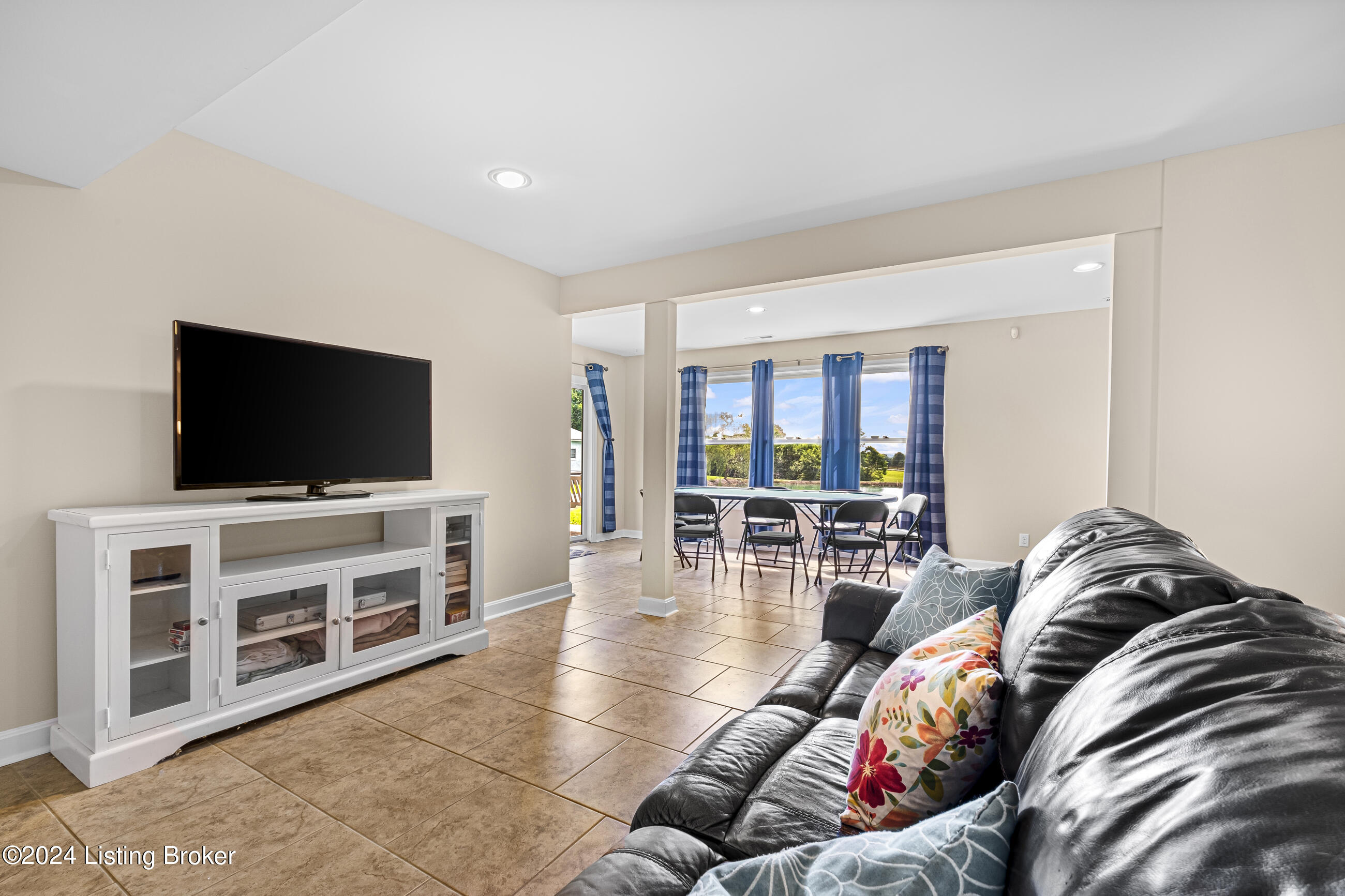 2100 Mayfield Dr