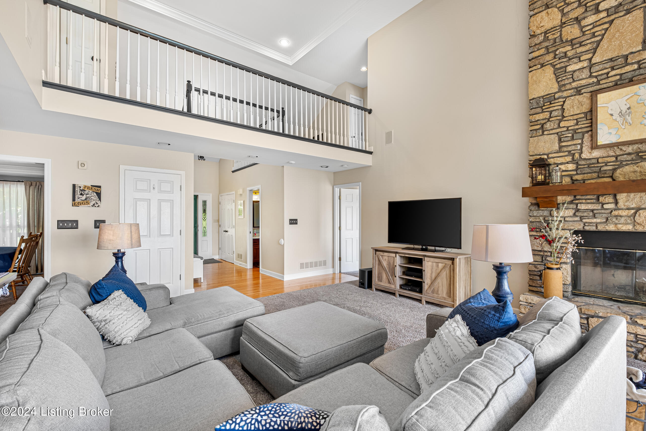 2100 Mayfield Dr