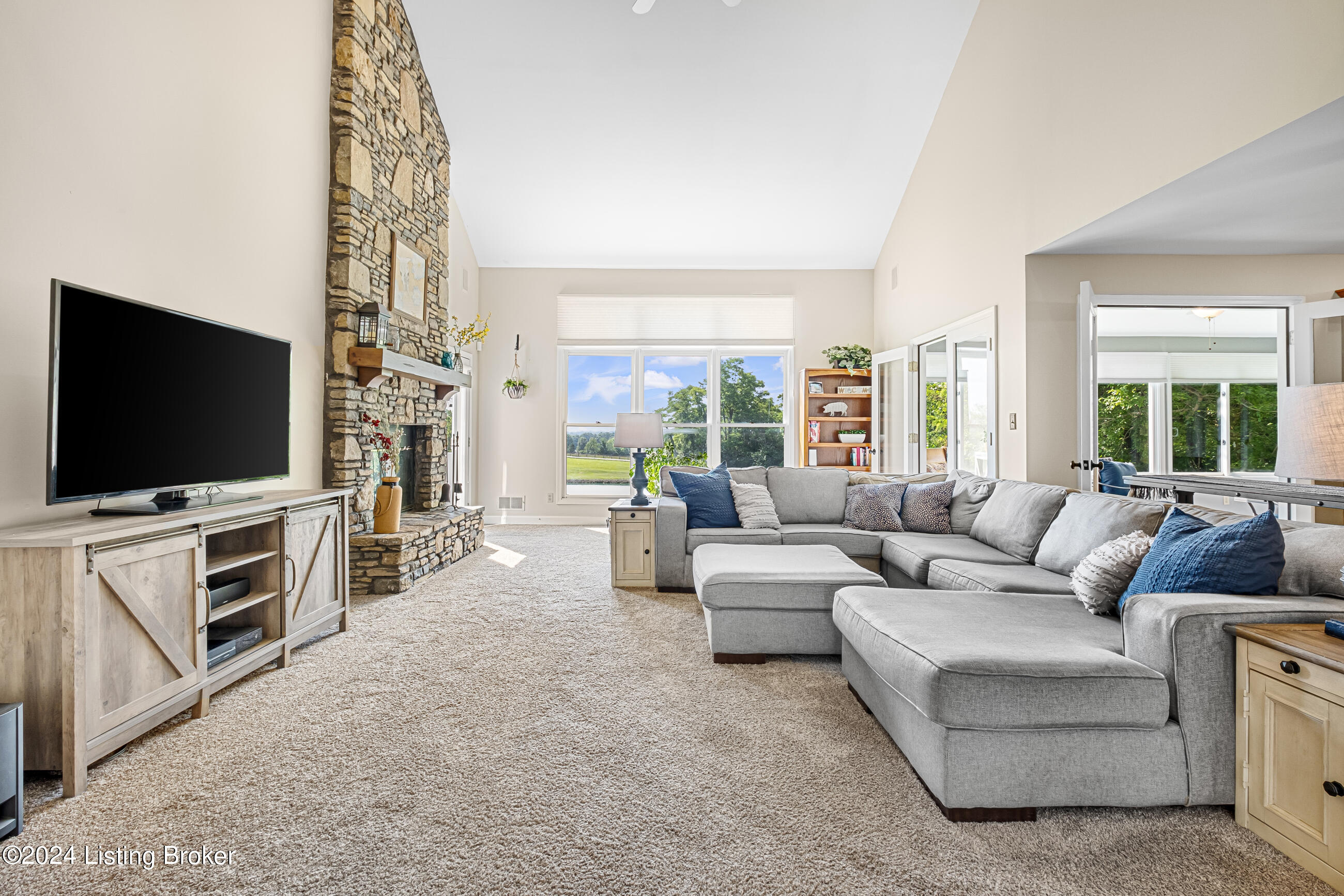 2100 Mayfield Dr