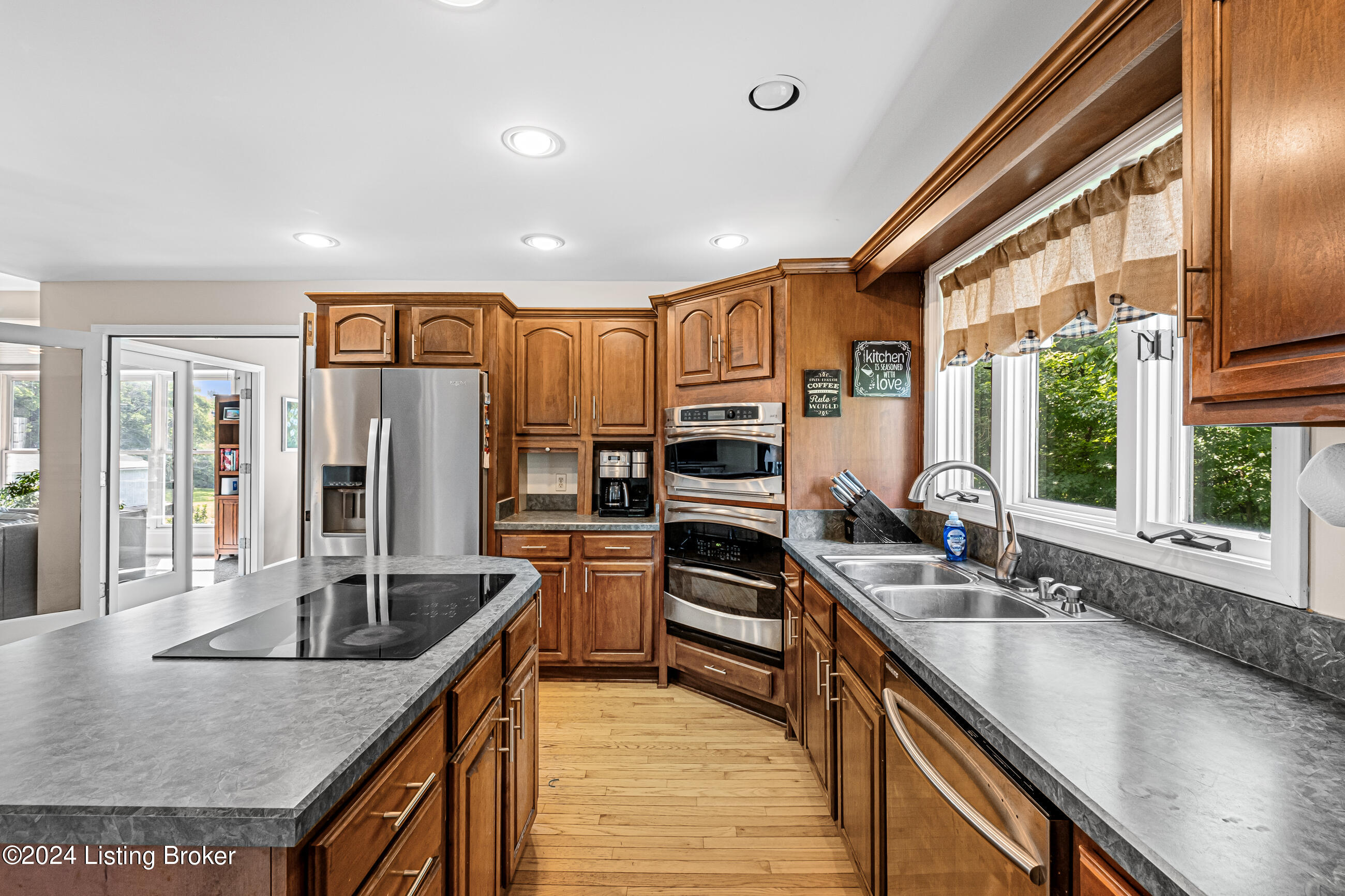 2100 Mayfield Dr