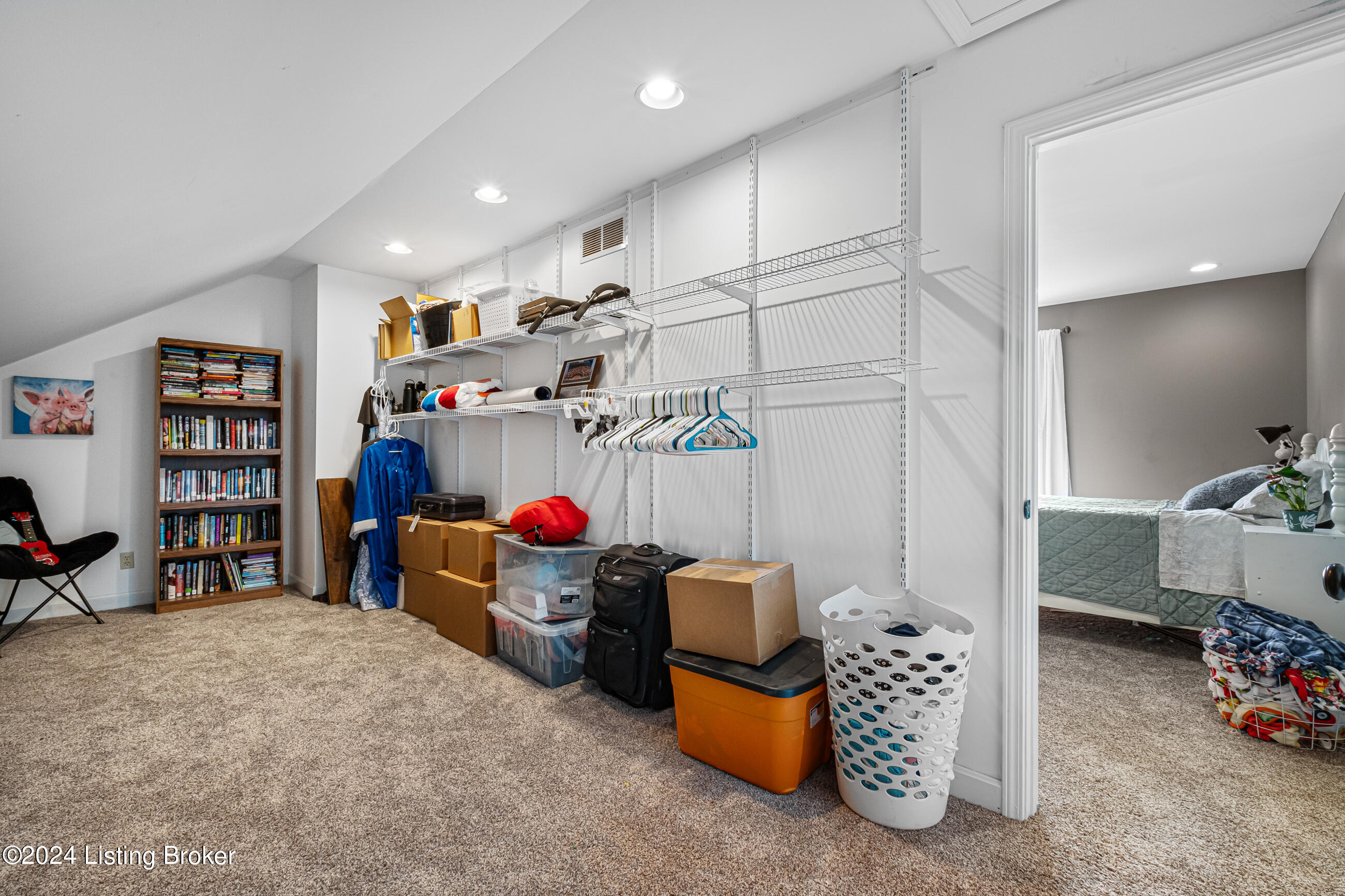 2100 Mayfield Dr