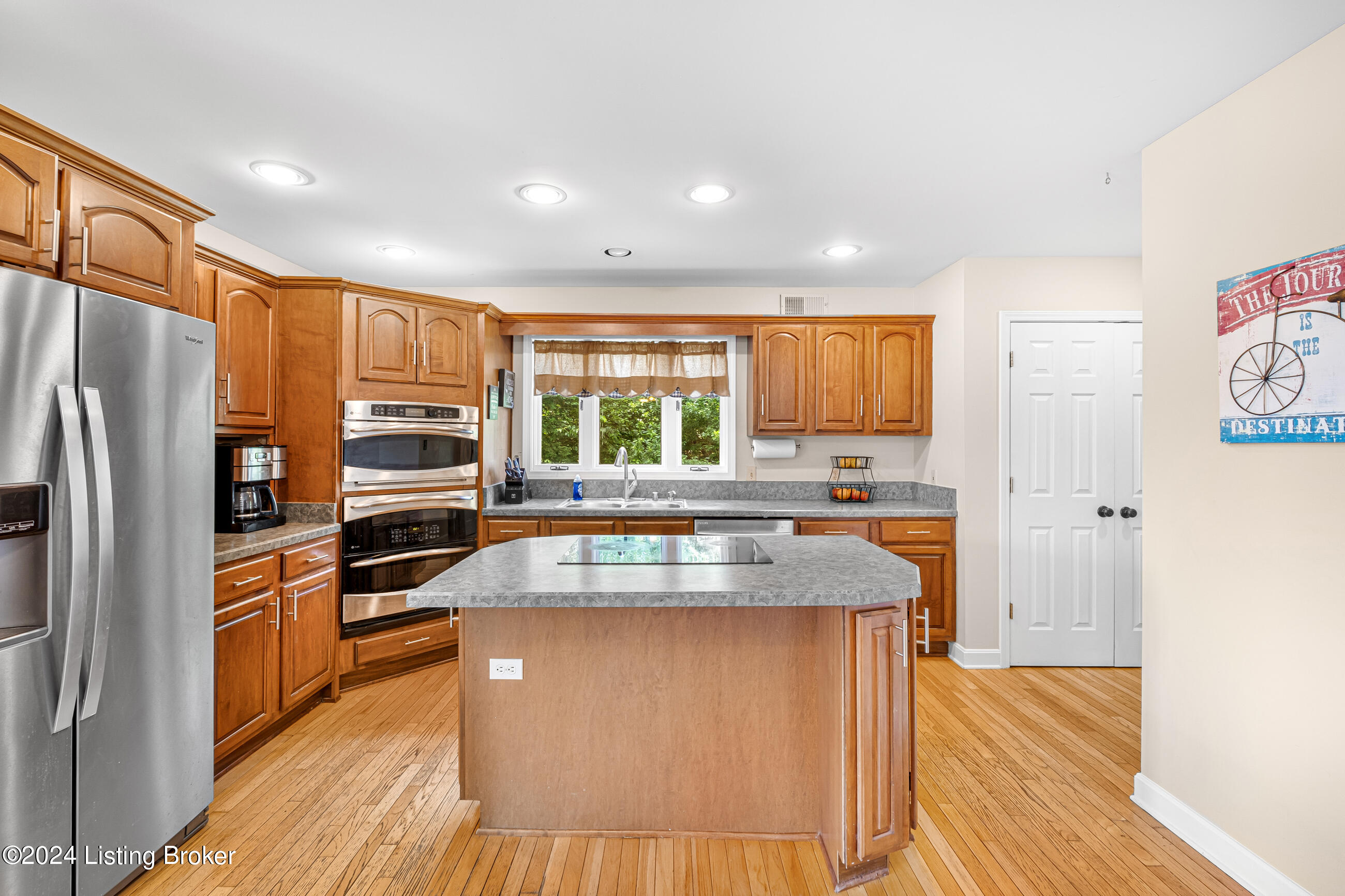 2100 Mayfield Dr