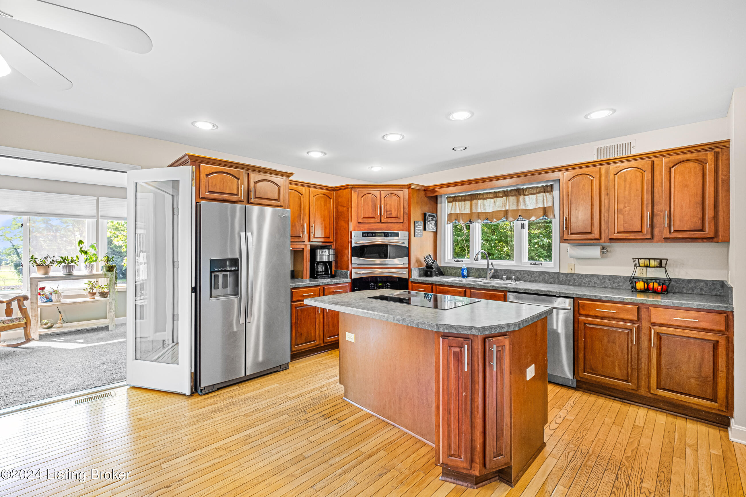 2100 Mayfield Dr