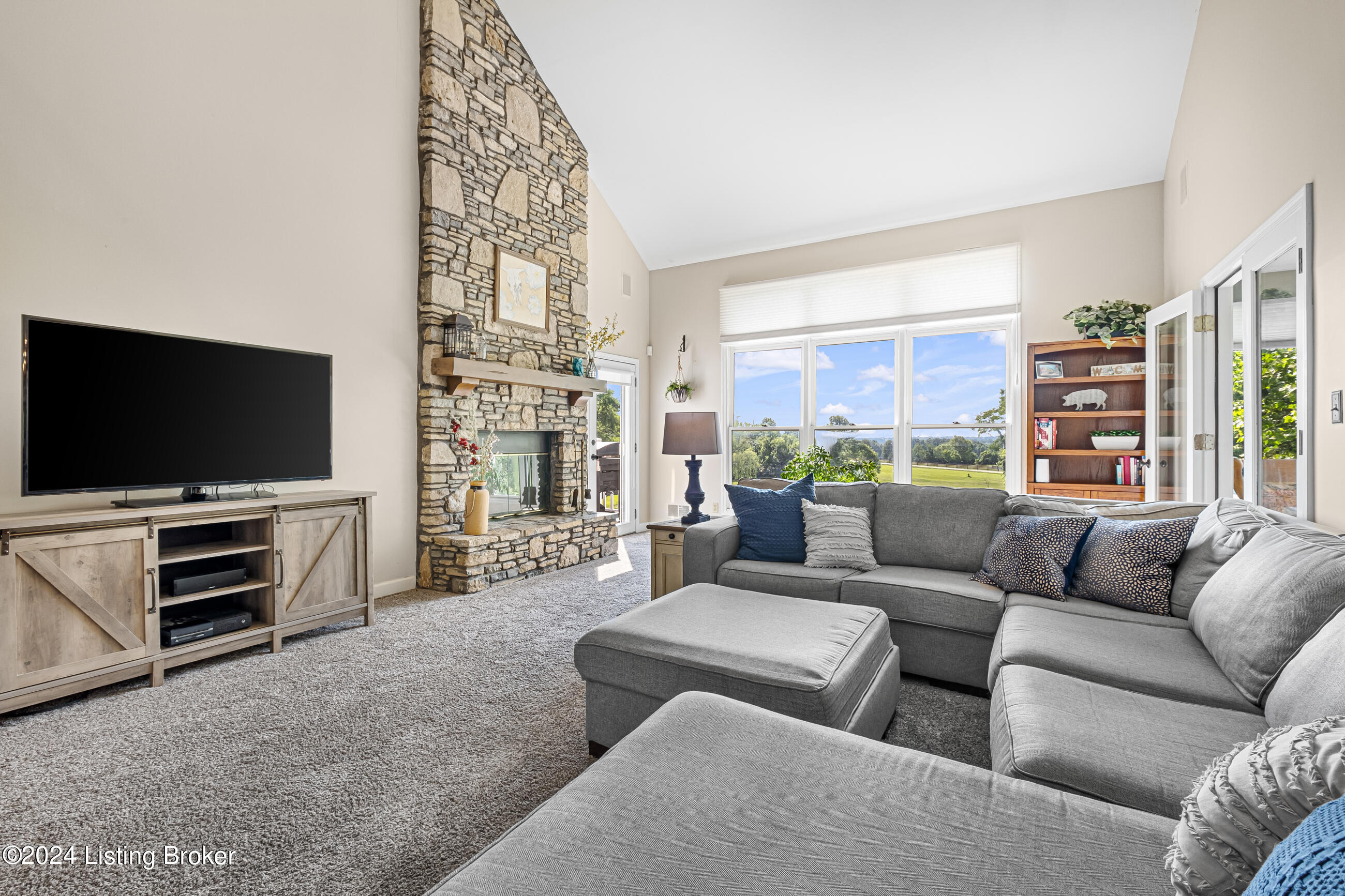 2100 Mayfield Dr