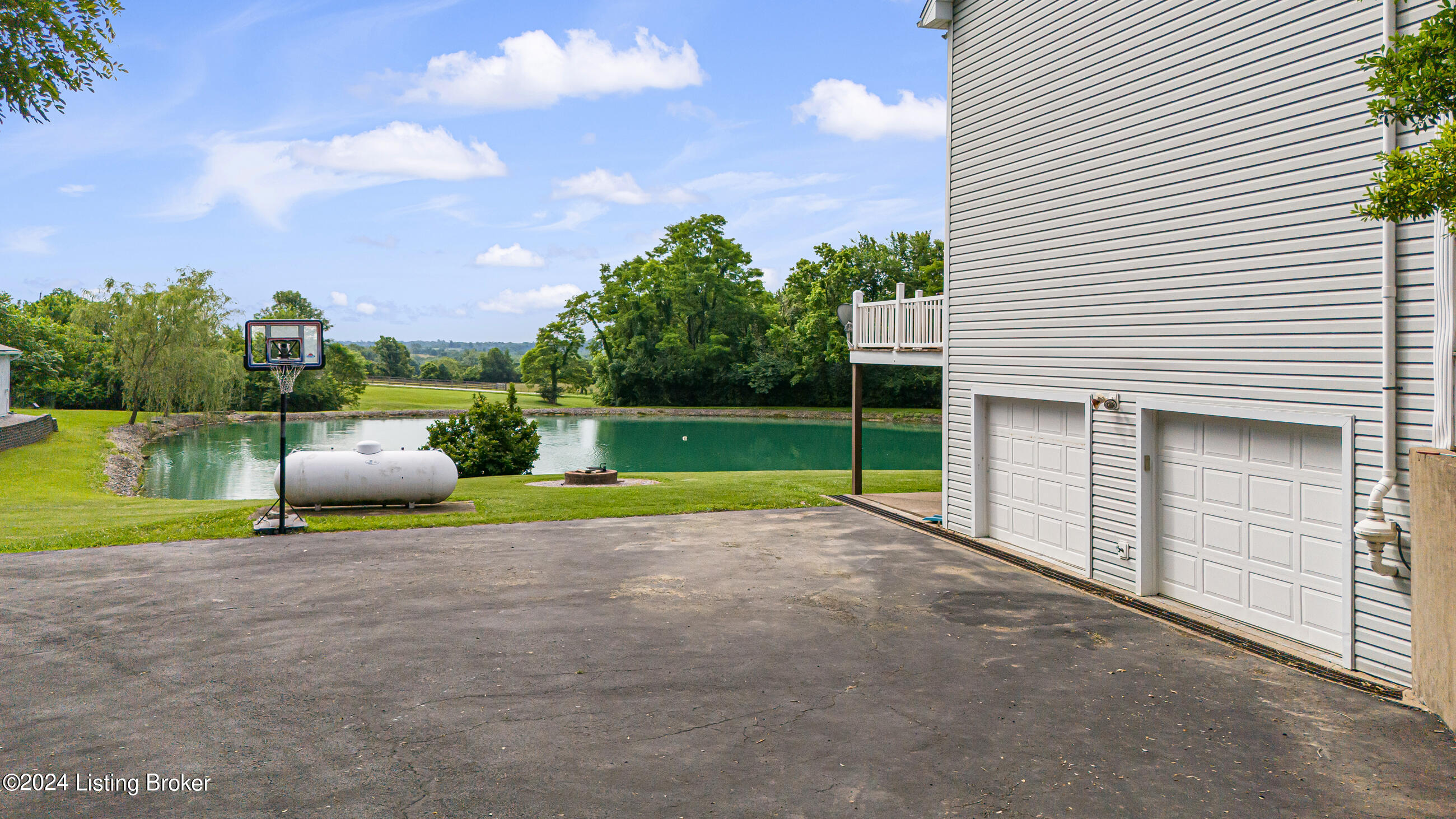 2100 Mayfield Dr