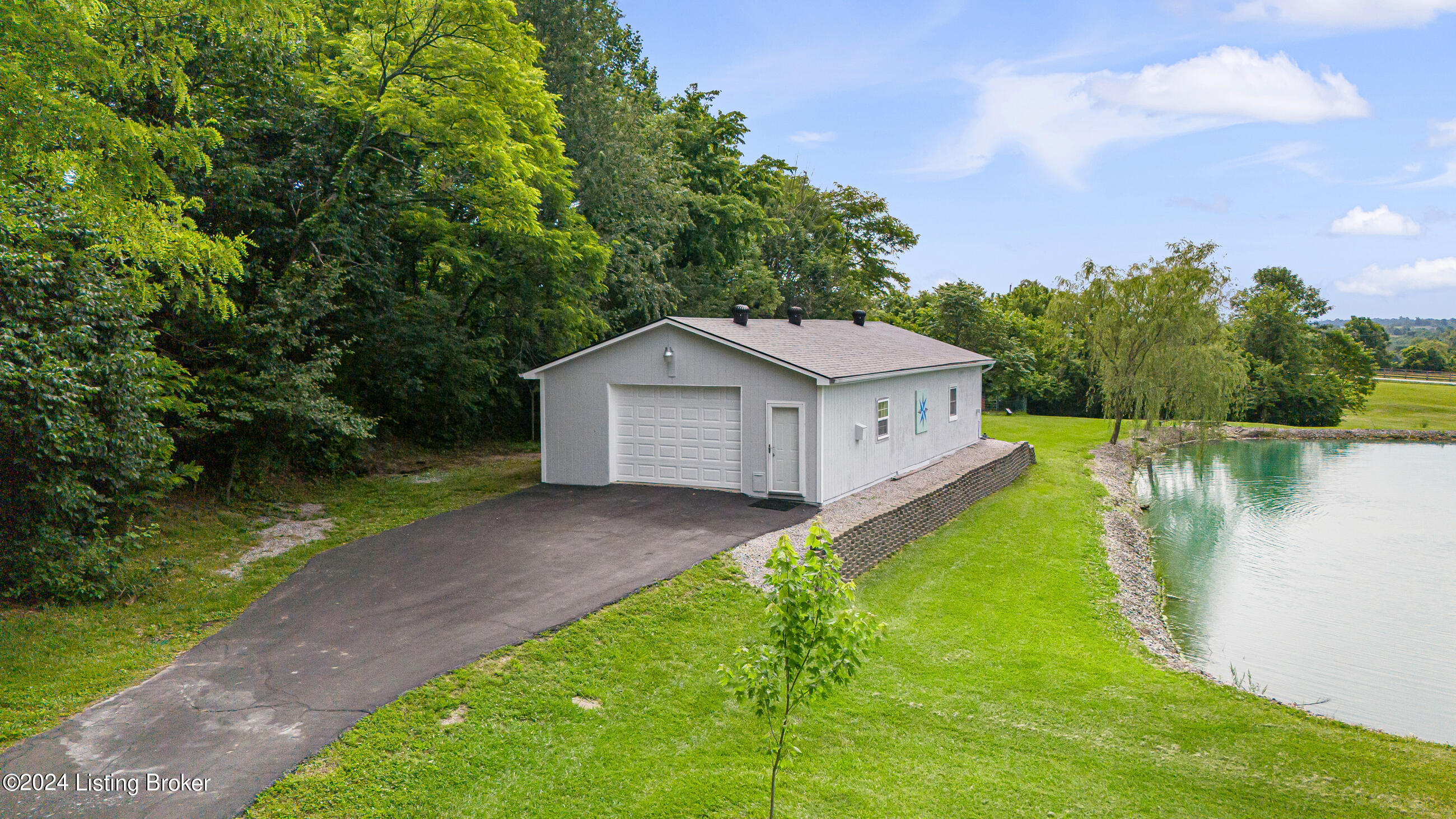 2100 Mayfield Dr