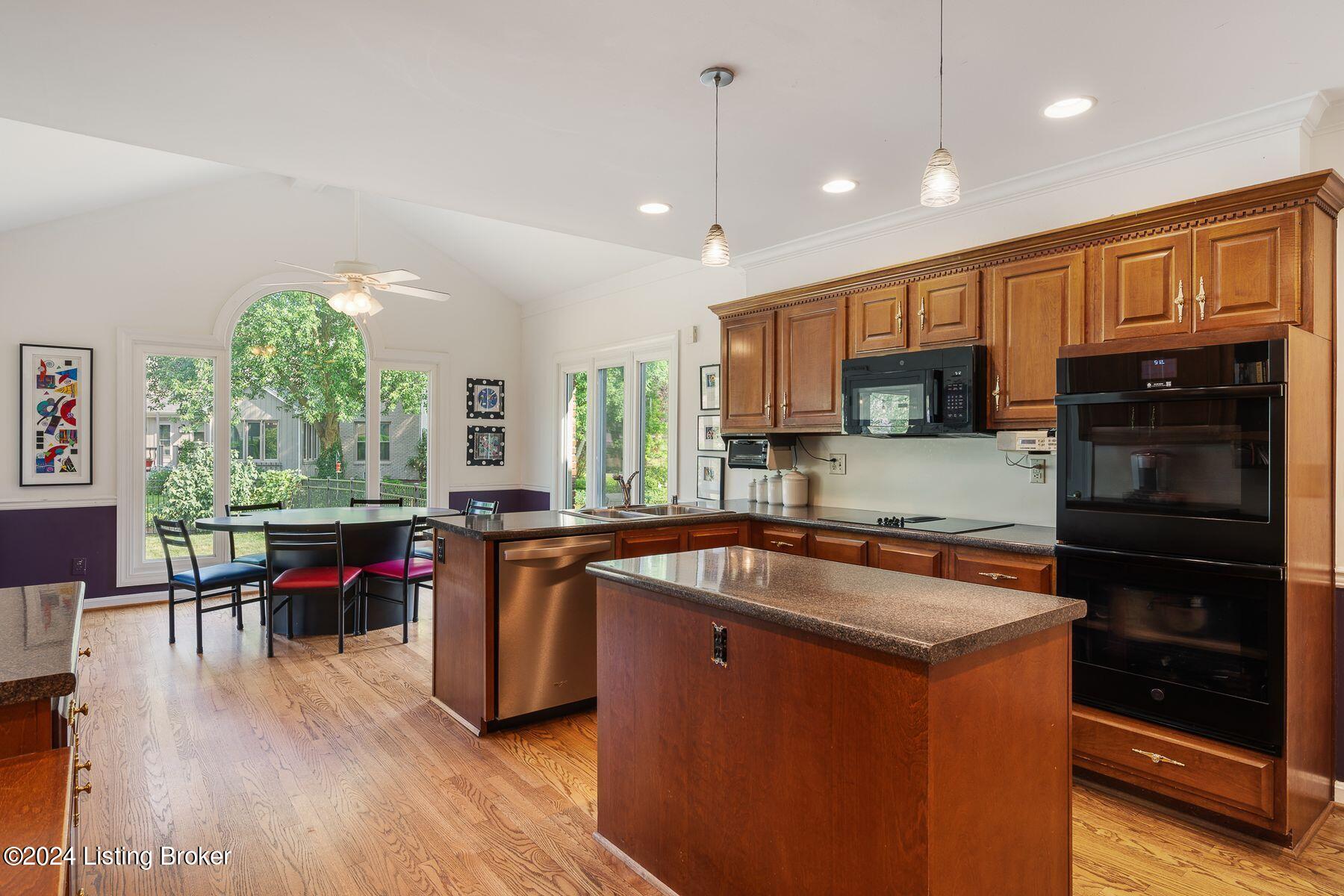 904 Lake Forest Pkwy