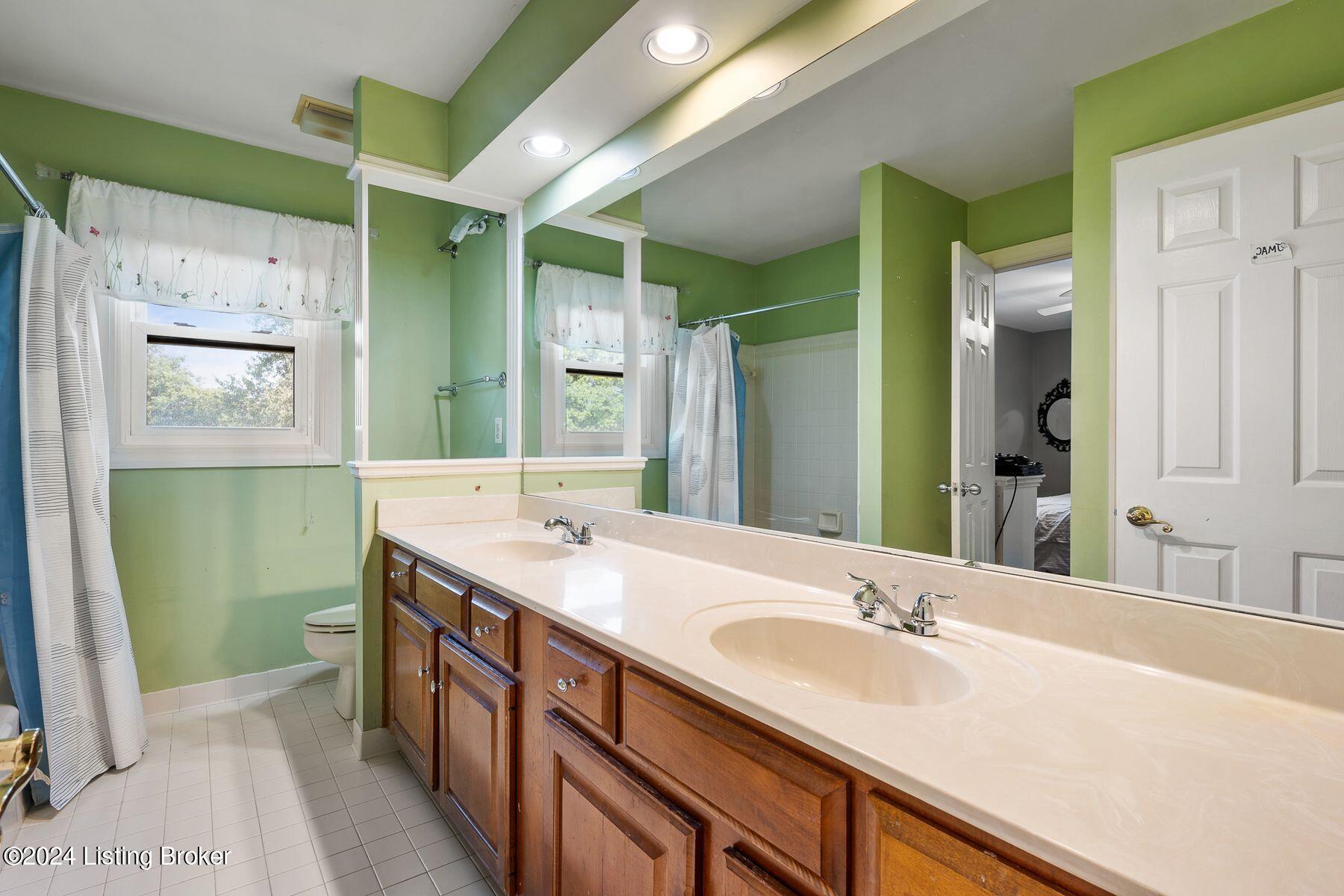 904 Lake Forest Pkwy