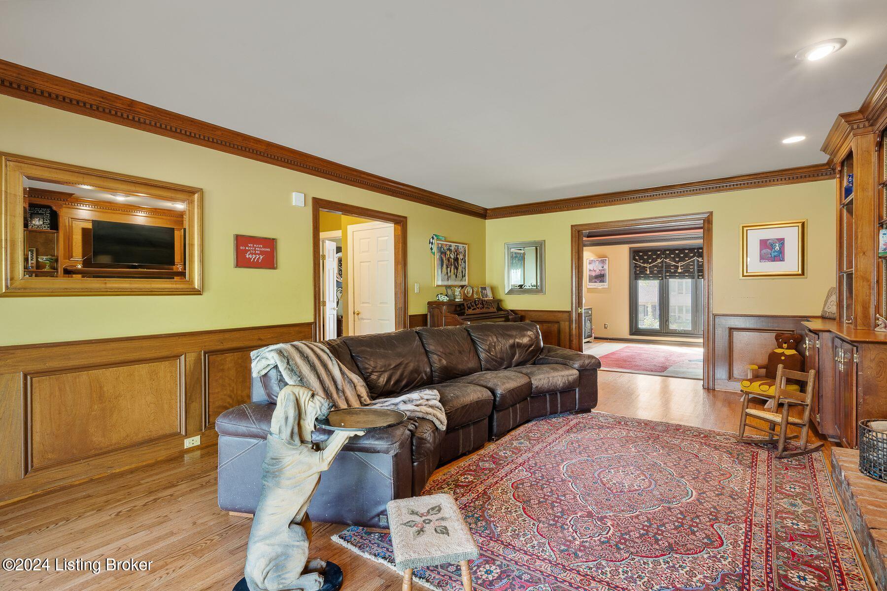 904 Lake Forest Pkwy