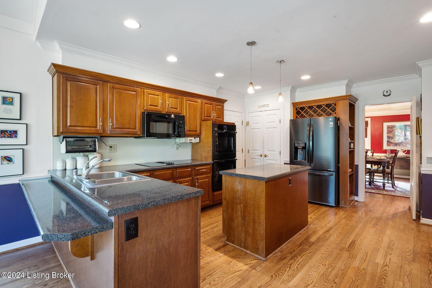 904 Lake Forest Pkwy